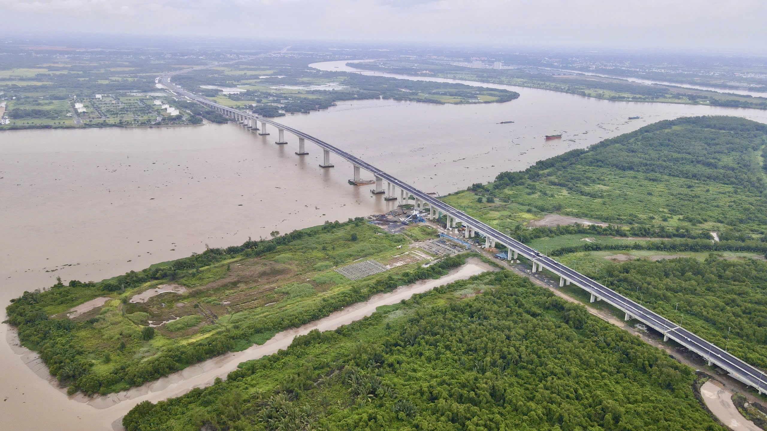 Người dân phấn khởi qua cầu Nhơn Trạch trong ngày đầu thông xe- Ảnh 17. Người dân phấn khởi qua cầu Nhơn Trạch trong ngày đầu thông xe- Ảnh 17.