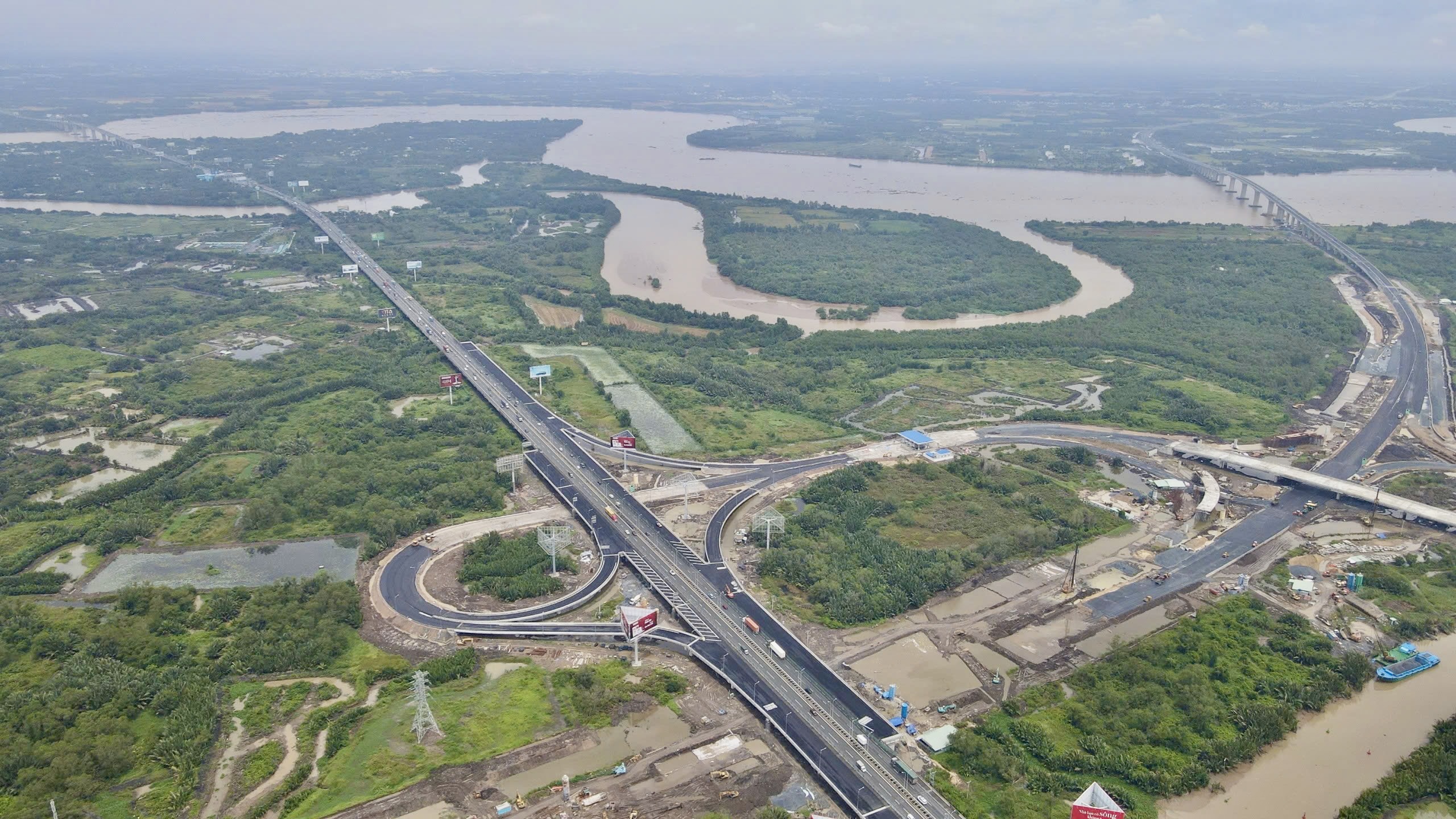 Người dân phấn khởi qua cầu Nhơn Trạch trong ngày đầu thông xe- Ảnh 18. Người dân phấn khởi qua cầu Nhơn Trạch trong ngày đầu thông xe- Ảnh 18.