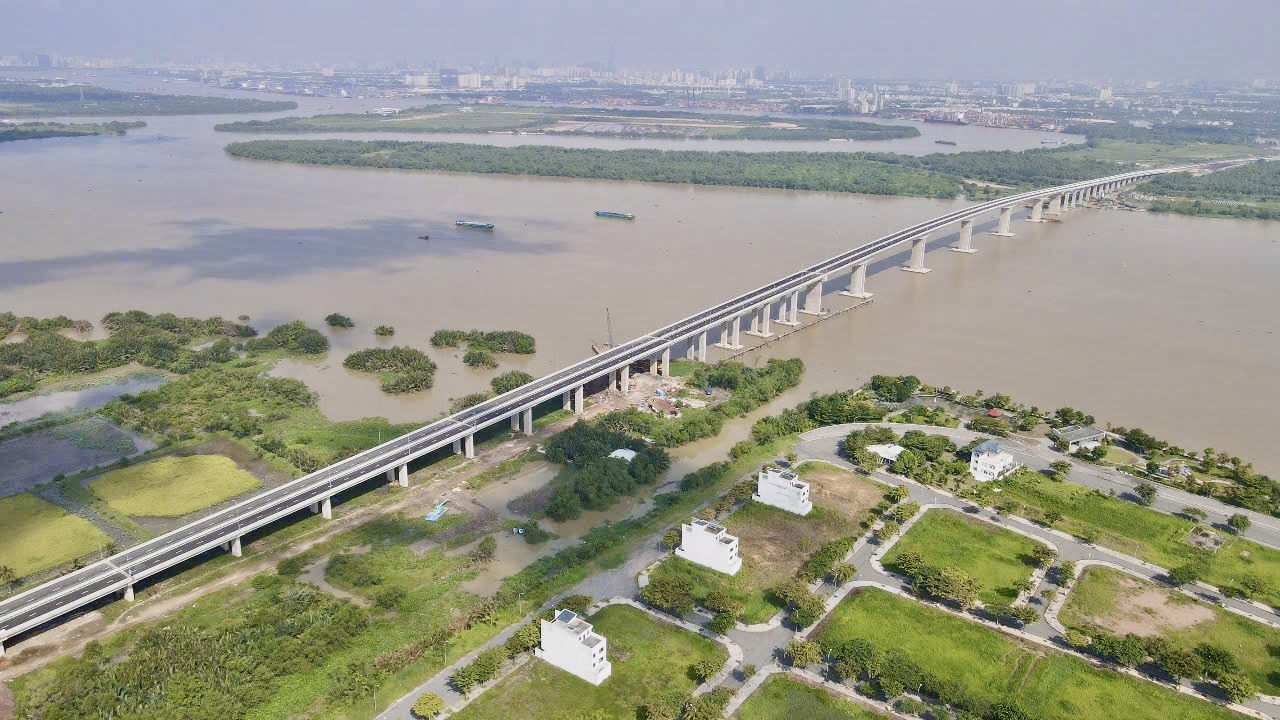 Người dân phấn khởi qua cầu Nhơn Trạch trong ngày đầu thông xe- Ảnh 11. Người dân phấn khởi qua cầu Nhơn Trạch trong ngày đầu thông xe- Ảnh 11.