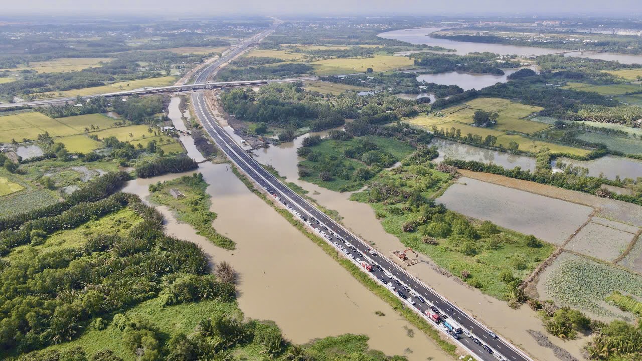 Người d&acirc;n phấn khởi qua cầu Nhơn Trạch trong ng&agrave;y đầu th&ocirc;ng xe- Ảnh 19.