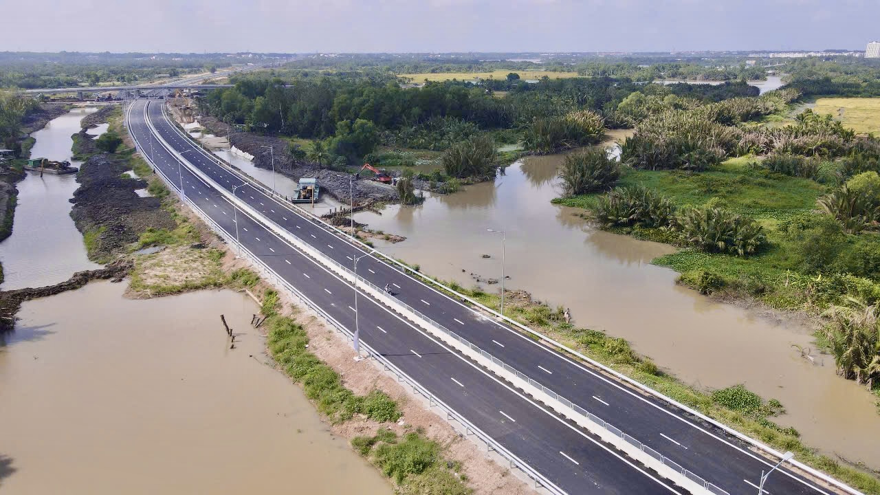 Người dân phấn khởi qua cầu Nhơn Trạch trong ngày đầu thông xe- Ảnh 5. Người dân phấn khởi qua cầu Nhơn Trạch trong ngày đầu thông xe- Ảnh 5.