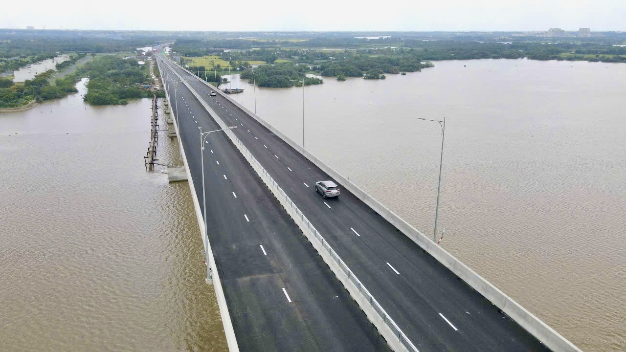 Người dân phấn khởi qua cầu Nhơn Trạch trong ngày đầu thông xe- Ảnh 3. Người dân phấn khởi qua cầu Nhơn Trạch trong ngày đầu thông xe- Ảnh 3.