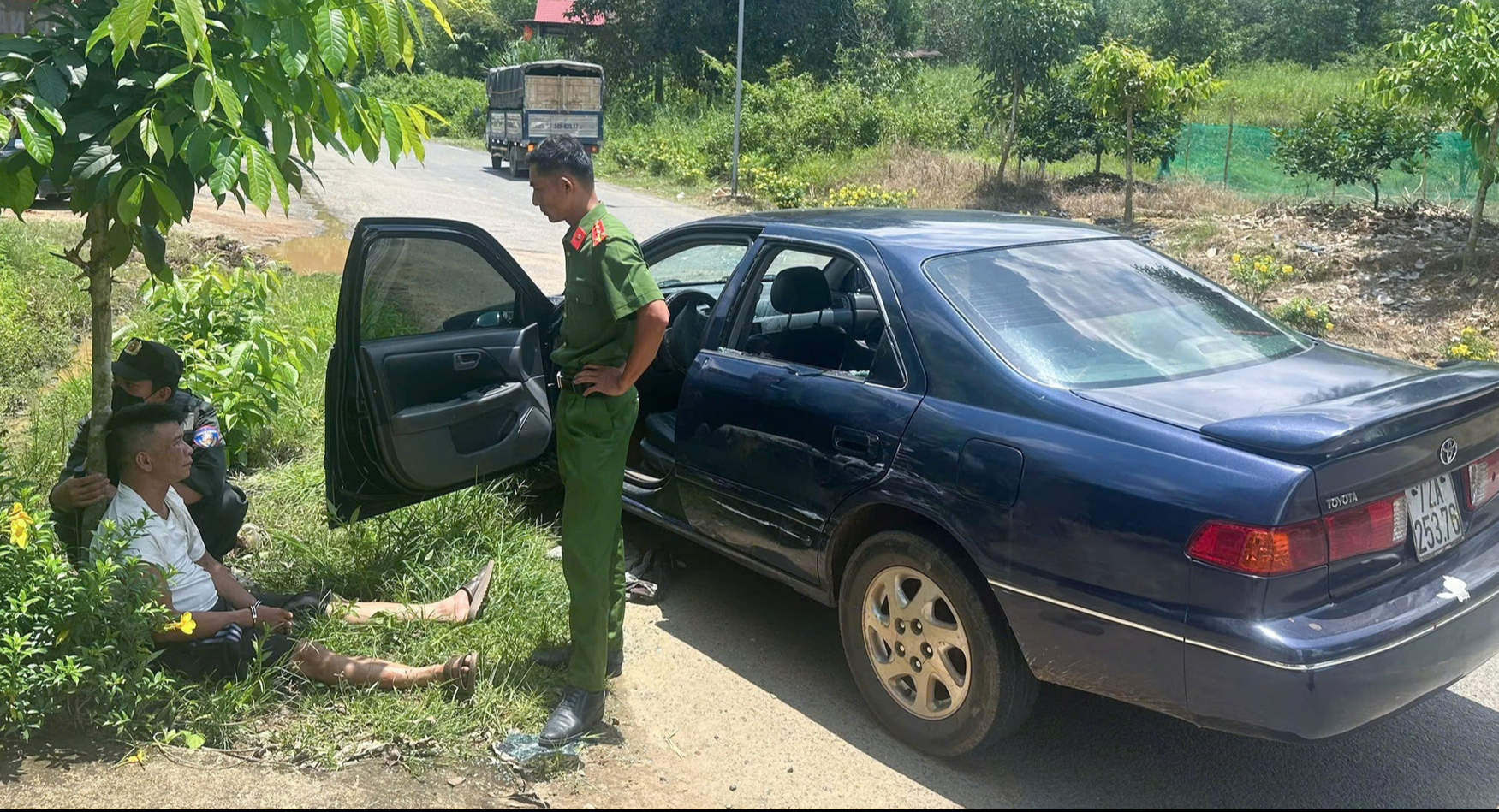 CSGT L&acirc;m Đồng truy đuổi hơn 30km bắt chiếc &ocirc; t&ocirc; "th&ocirc;ng chốt"- Ảnh 1.