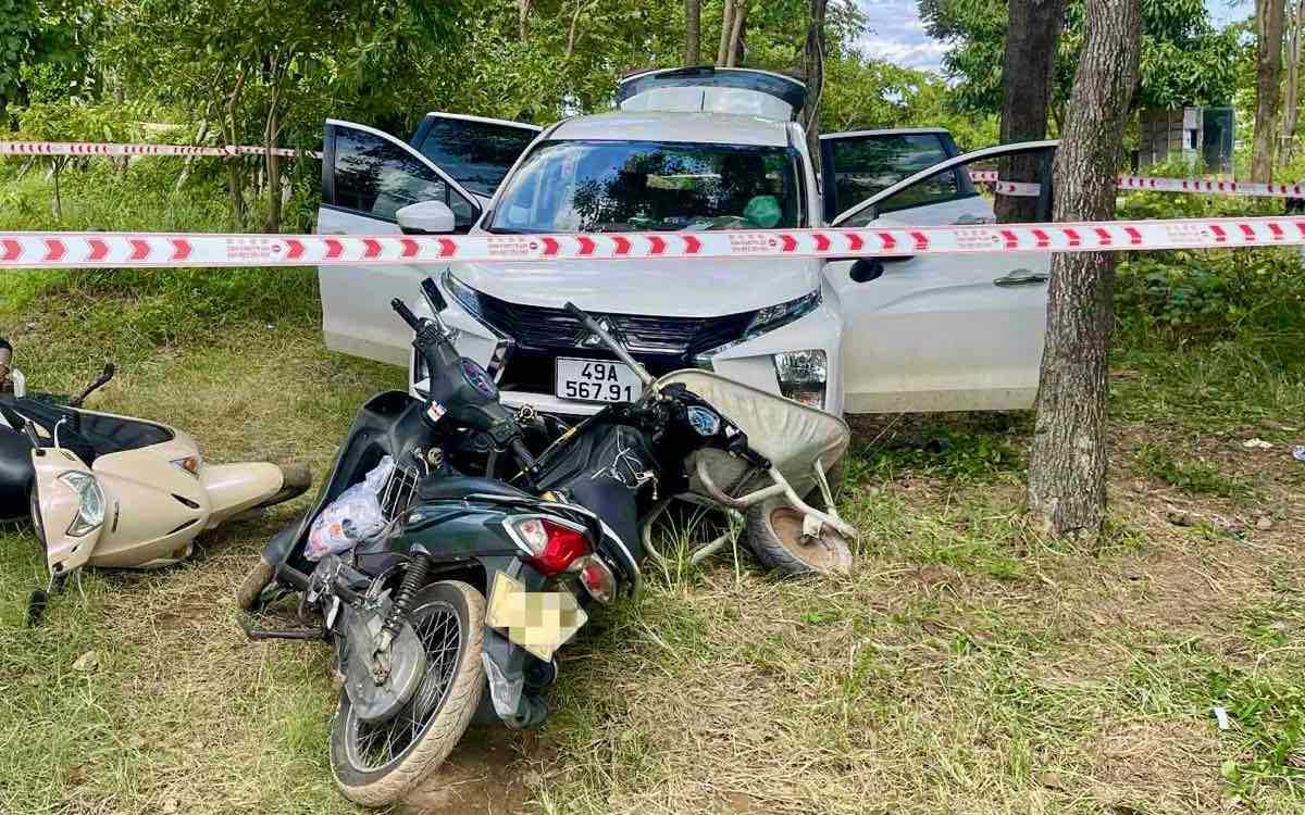 CSGT phát hiện người điều khiển xe mô tô dương tính với ma túy trên quốc lộ 28- Ảnh 2. Lâm Đồng: Khống chế nhóm đối tượng 'phê' ma túy, lao ô tô vào lực lượng công an