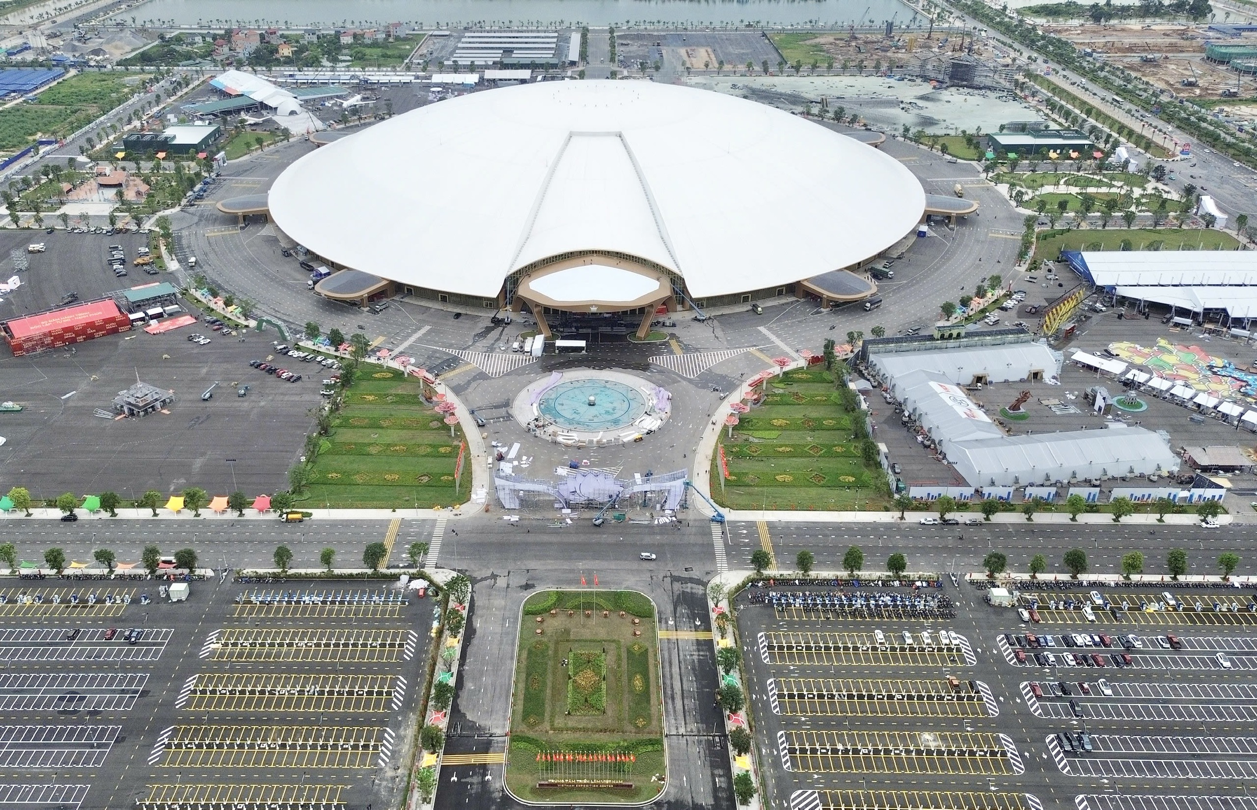 Bộ trưởng Bộ X&acirc;y dựng: 250 c&ocirc;ng tr&igrave;nh khởi c&ocirc;ng, kh&aacute;nh th&agrave;nh l&agrave; lời cam kết về tương lai- Ảnh 2.