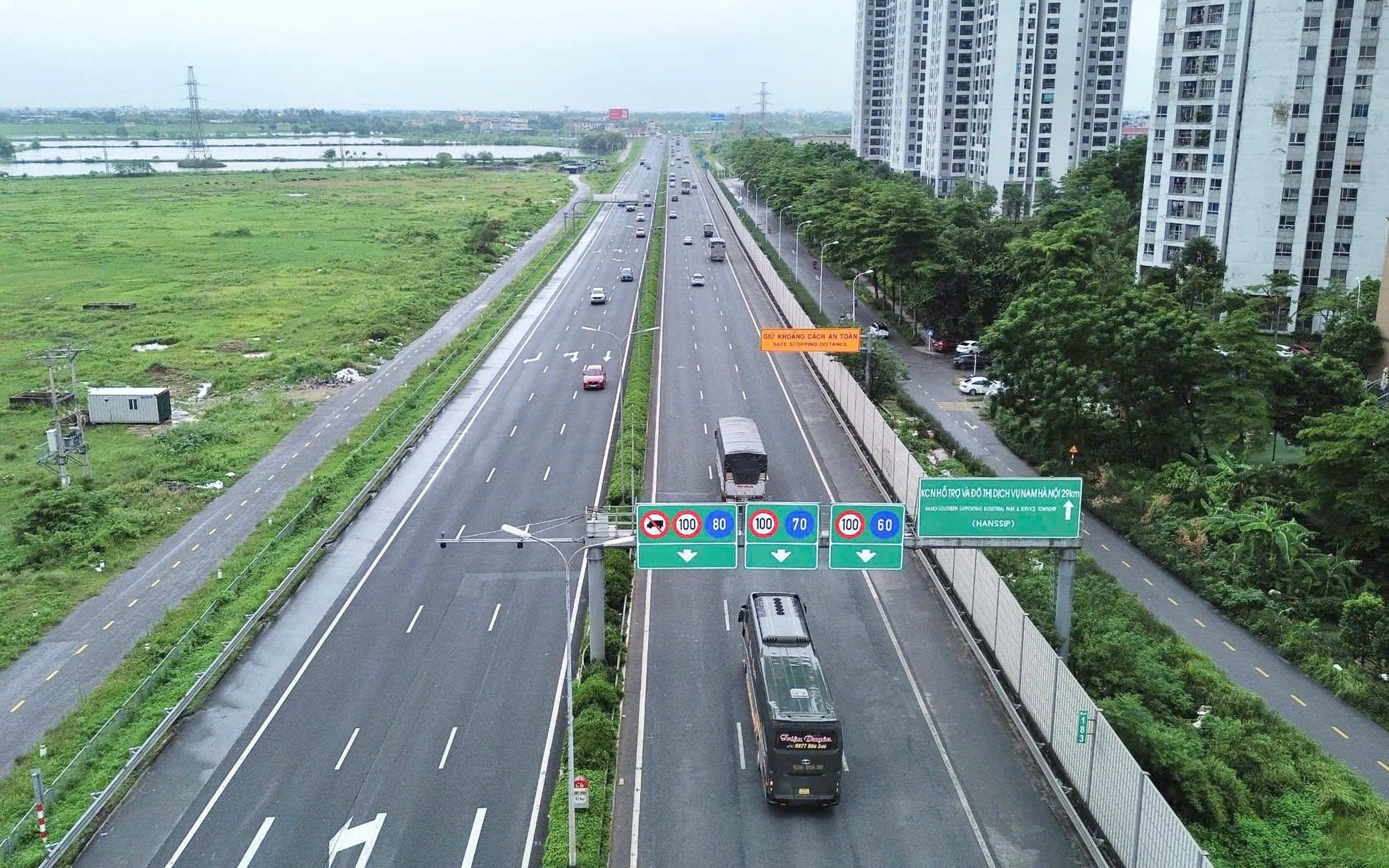 N&ecirc;n nh&acirc;n rộng cấm xe tải đi l&agrave;n 1 tr&ecirc;n cao tốc