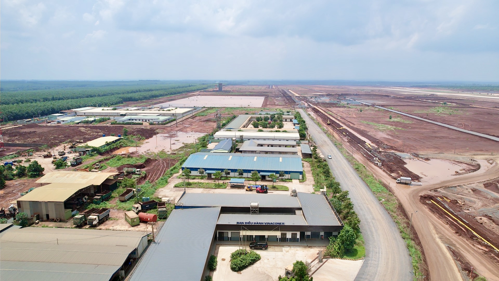 Thủ tướng Phạm Minh Chính thị sát đường cất hạ cánh, nhà ga sân bay Long Thành- Ảnh 4. Thủ tướng Phạm Minh Chính thị sát đường cất hạ cánh, nhà ga sân bay Long Thành- Ảnh 4.