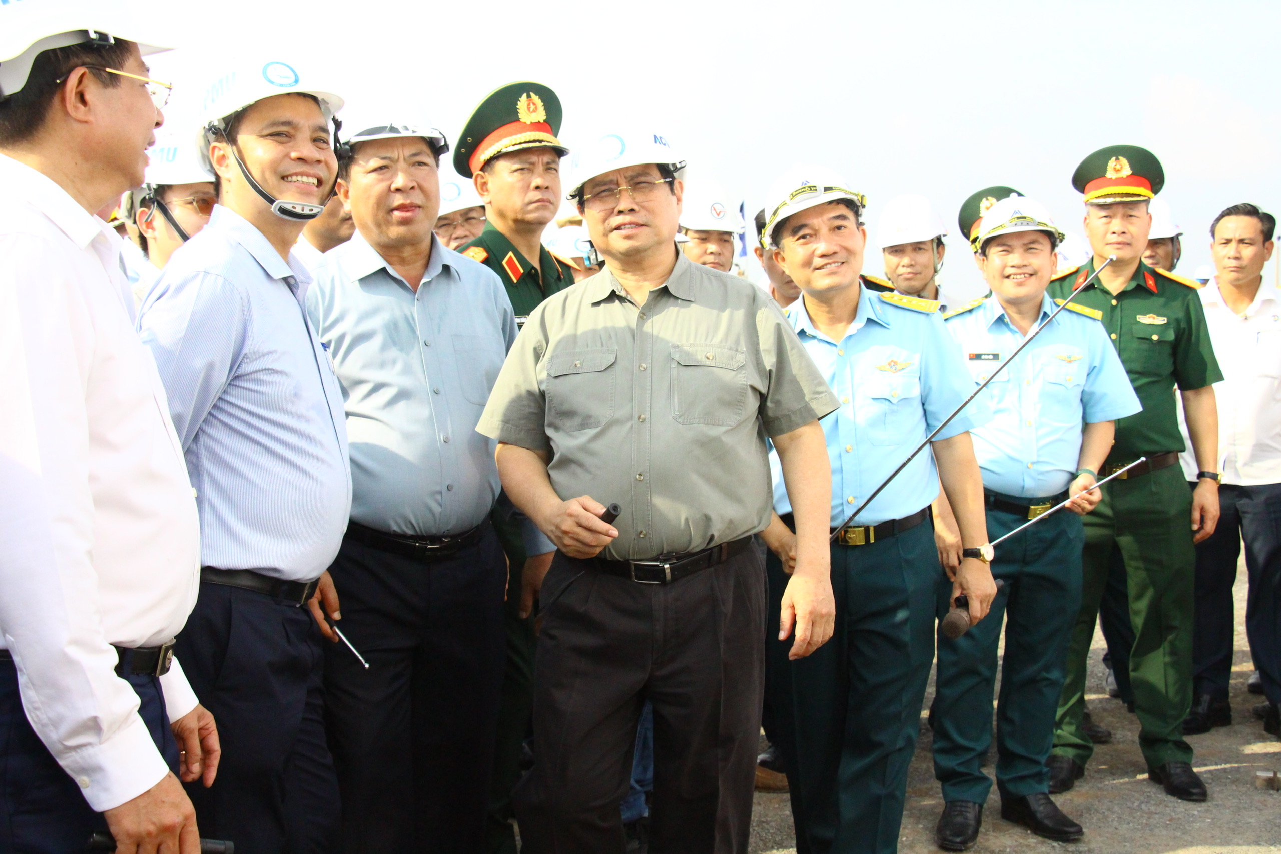 Thủ tướng Phạm Minh Chính thị sát đường cất hạ cánh, nhà ga sân bay Long Thành- Ảnh 5. Thủ tướng Phạm Minh Chính thị sát đường cất hạ cánh, nhà ga sân bay Long Thành- Ảnh 5.