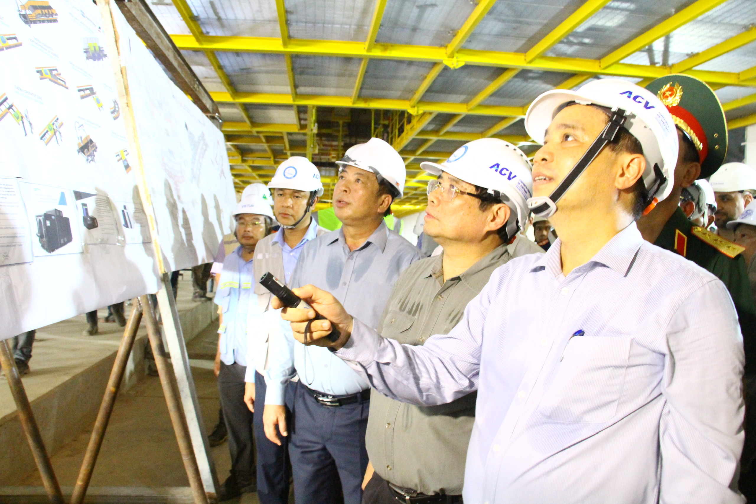 Thủ tướng Phạm Minh Chính thị sát đường cất hạ cánh, nhà ga sân bay Long Thành- Ảnh 14. Thủ tướng Phạm Minh Chính thị sát đường cất hạ cánh, nhà ga sân bay Long Thành- Ảnh 14.