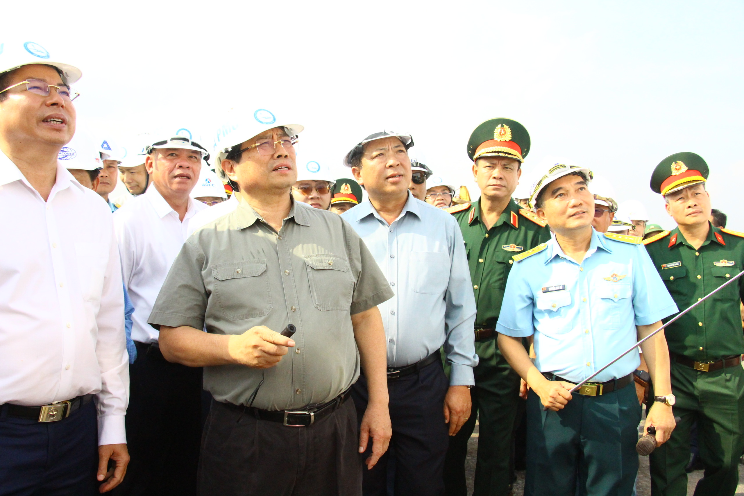 Thủ tướng Phạm Minh Chính thị sát đường cất hạ cánh, nhà ga sân bay Long Thành- Ảnh 1. Thủ tướng Phạm Minh Chính thị sát đường cất hạ cánh, nhà ga sân bay Long Thành- Ảnh 1.
