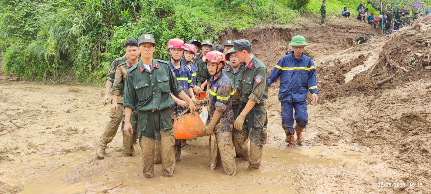 Điện Bi&ecirc;n: T&igrave;m thấy thi thể 5 nạn nh&acirc;n, hơn 300 điểm sạt sụt chặn đường cứu hộ- Ảnh 2.