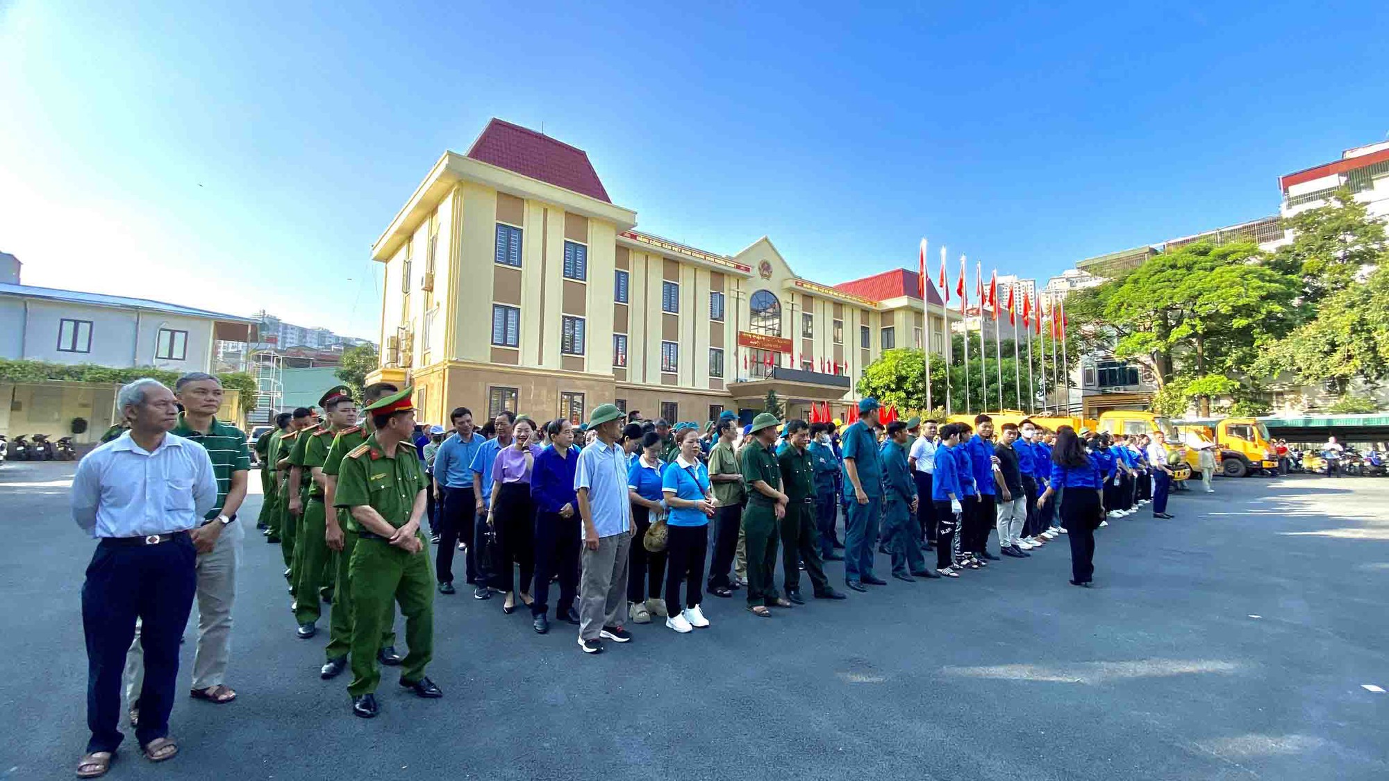 X&atilde;, phường ở H&agrave; Nội đồng loạt ra qu&acirc;n tổng vệ sinh m&ocirc;i trường, chỉnh trang đ&ocirc; thị- Ảnh 13.