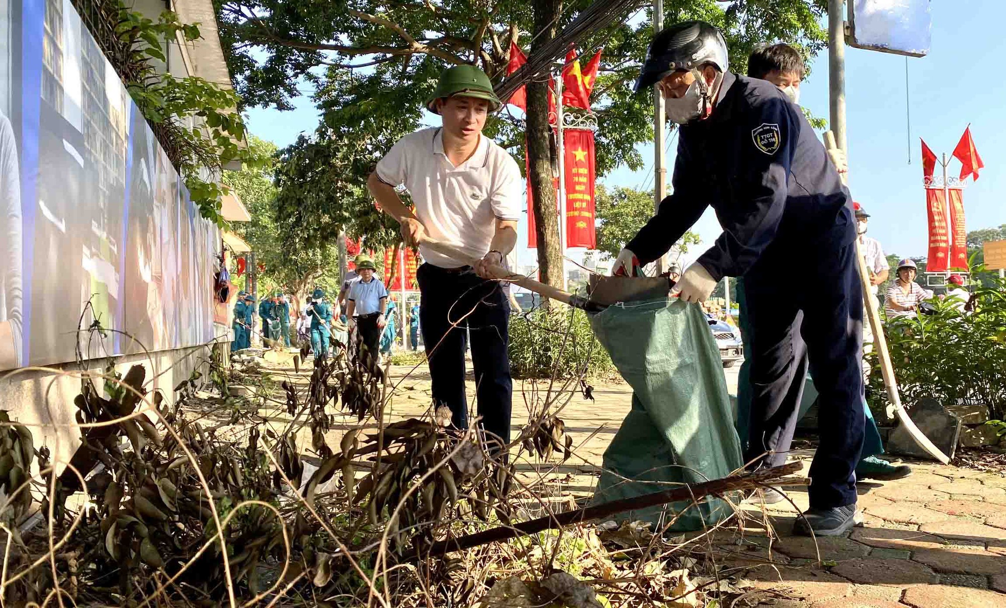 X&atilde;, phường ở H&agrave; Nội đồng loạt ra qu&acirc;n tổng vệ sinh m&ocirc;i trường, chỉnh trang đ&ocirc; thị- Ảnh 15.