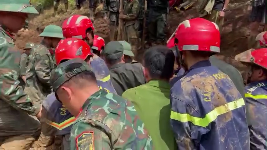 Điện Bi&ecirc;n: T&igrave;m thấy thi thể 5 nạn nh&acirc;n, hơn 300 điểm sạt sụt chặn đường cứu hộ- Ảnh 8.