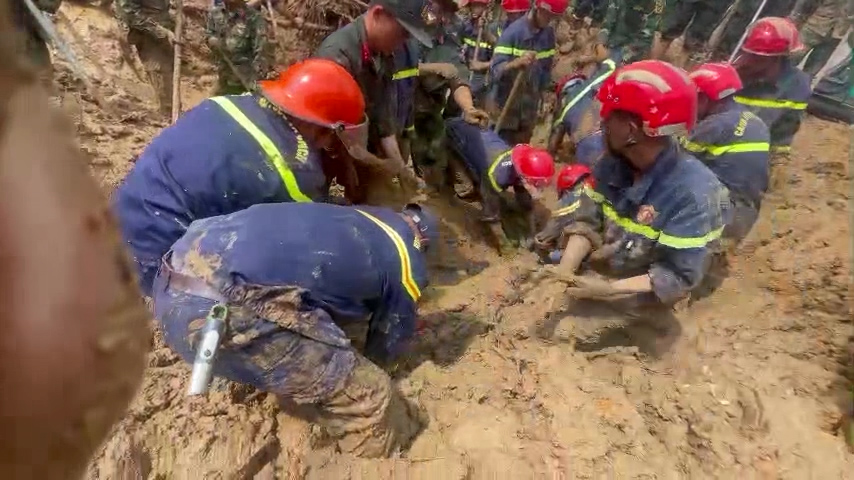 Điện Bi&ecirc;n: T&igrave;m thấy thi thể 5 nạn nh&acirc;n, hơn 300 điểm sạt sụt chặn đường cứu hộ- Ảnh 6.