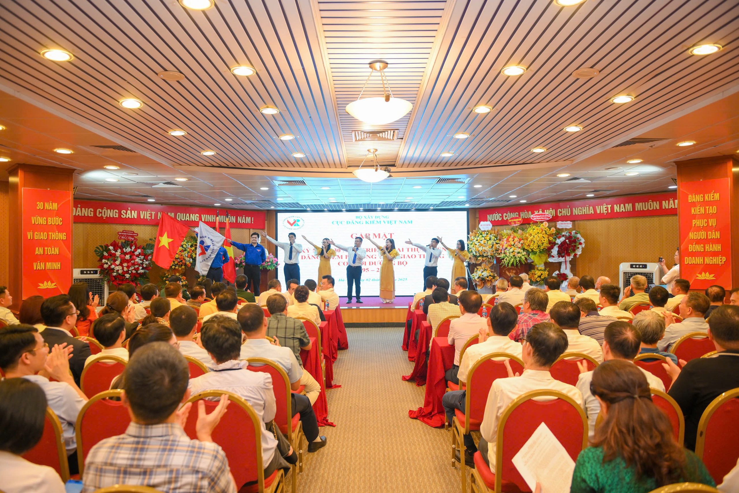 Đăng kiểm sau ba thập kỷ: T&aacute;ch bạch quản l&yacute; - dịch vụ, hướng tới chuẩn quốc tế- Ảnh 5.