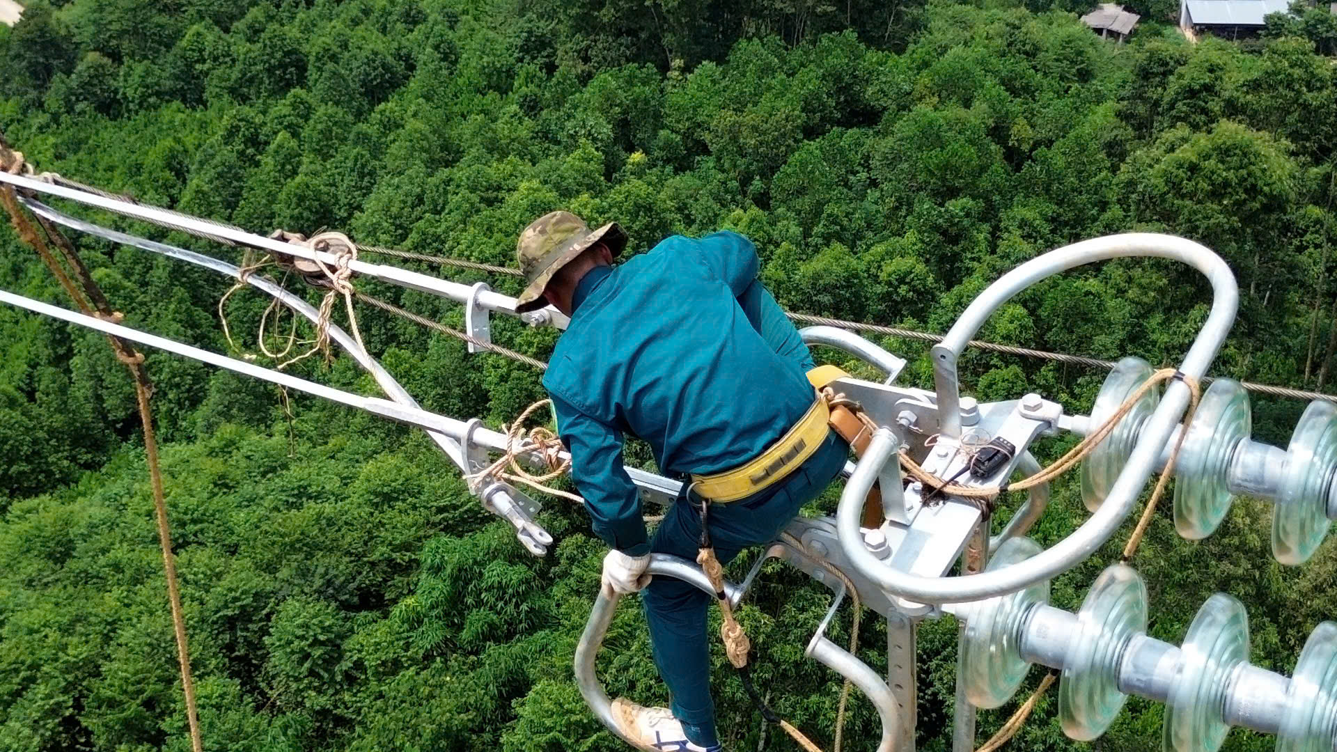 Tiến độ đường d&acirc;y 500kV đoạn qua tỉnh L&agrave;o Cai hiện ra sao?- Ảnh 4.