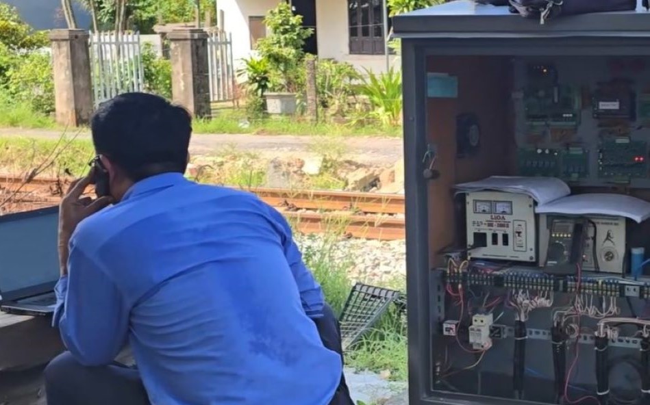 V&igrave; sao cần chắn tự động bất ngờ n&acirc;ng l&ecirc;n khi t&agrave;u đang lao tới đường ngang ở Quảng Trị?- Ảnh 2.