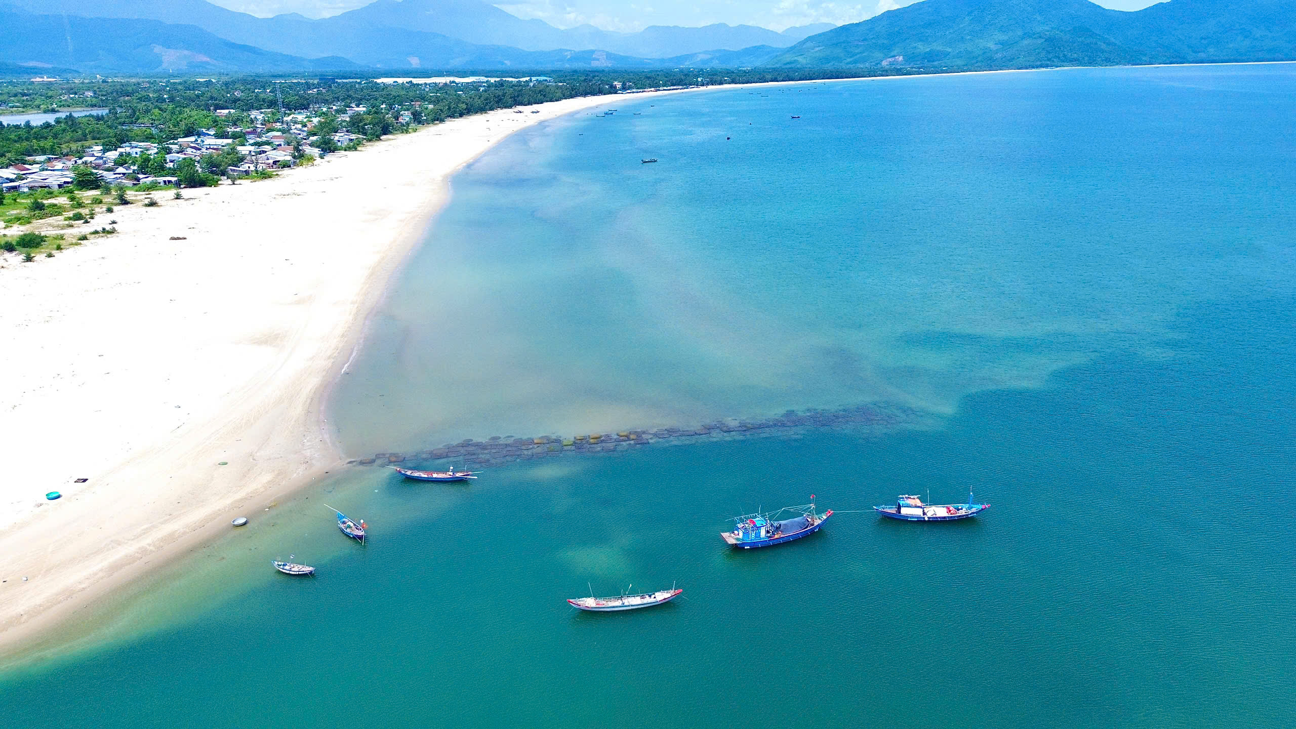Huế: Chi gần 10 tỷ đồng để nạo v&eacute;t, cửa biển vẫn bồi lấp trở lại- Ảnh 8.