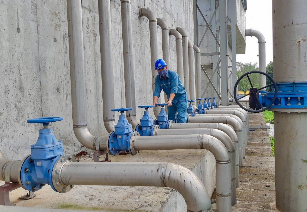 Việt Nam đang c&oacute; khoảng 250 doanh nghiệp cấp nước đ&ocirc; thị với 1.000 nh&agrave; m&aacute;y nước sạch đ&ocirc; thị v&agrave; n&ocirc;ng th&ocirc;n phụ cận.