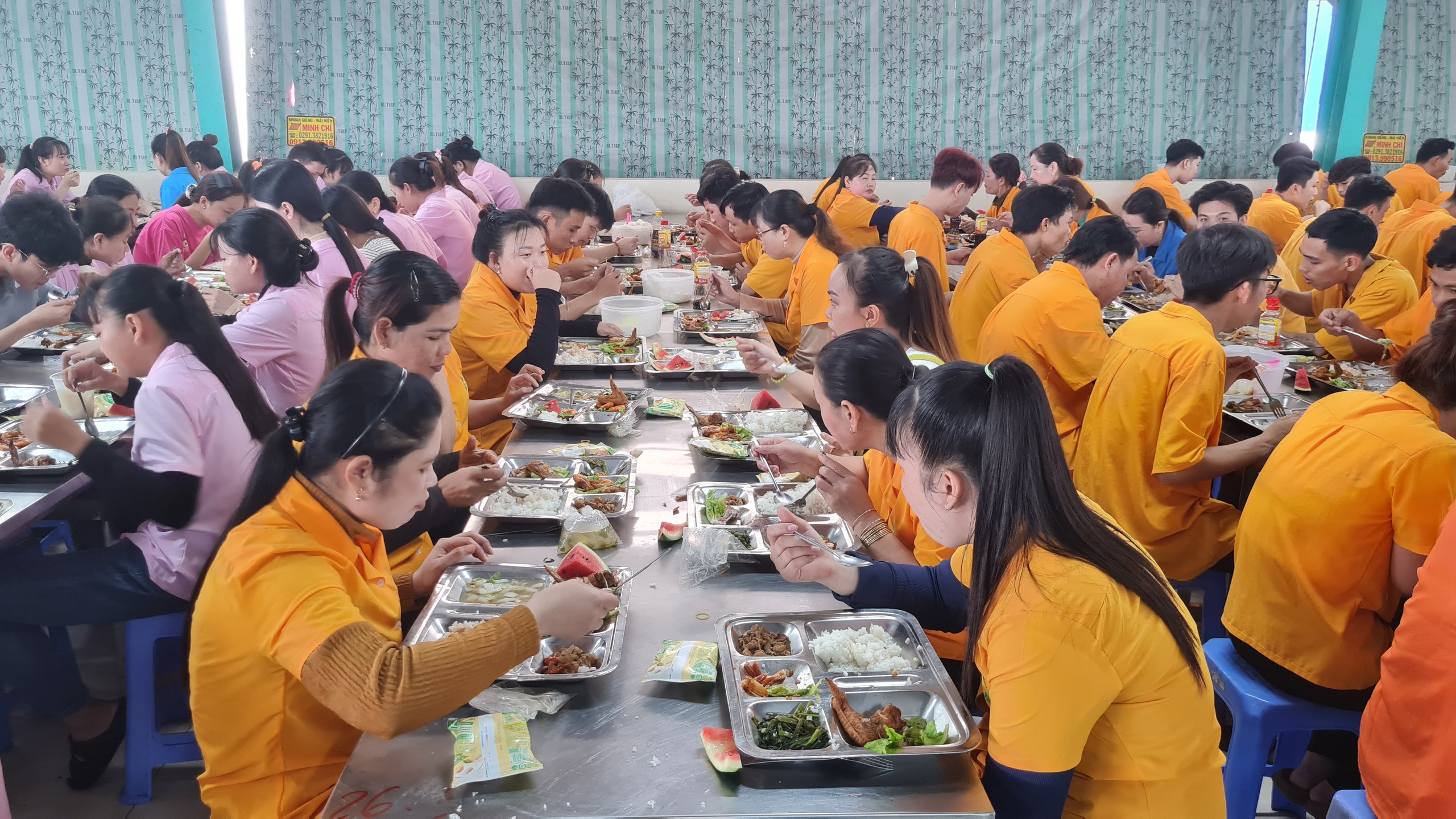 C&agrave; Mau tổ chức "Bữa cơm C&ocirc;ng đo&agrave;n" cho hơn 1.600 c&ocirc;ng nh&acirc;n- Ảnh 2.