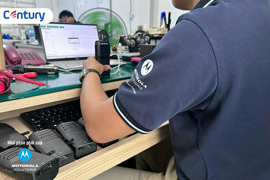 M&aacute;y bộ đ&agrave;m Motorola R2 - Cầu nối ho&agrave;n hảo giữa chế độ Analog v&agrave; kỹ thuật số- Ảnh 2.