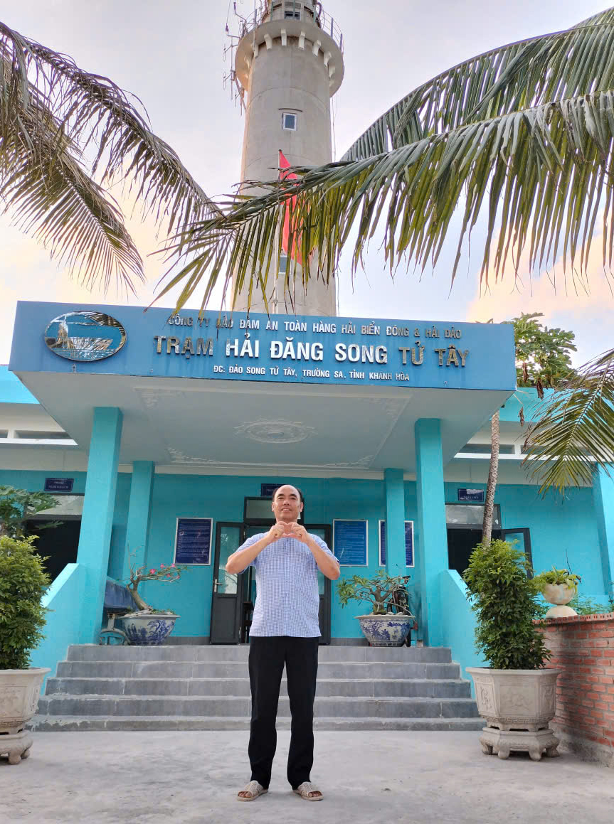 Gương sáng "chiến sĩ" bảo đảm an toàn hàng hải hết mình vì nhiệm vụ- Ảnh 1. Gương sáng "chiến sĩ" bảo đảm an toàn hàng hải hết mình vì nhiệm vụ- Ảnh 1.