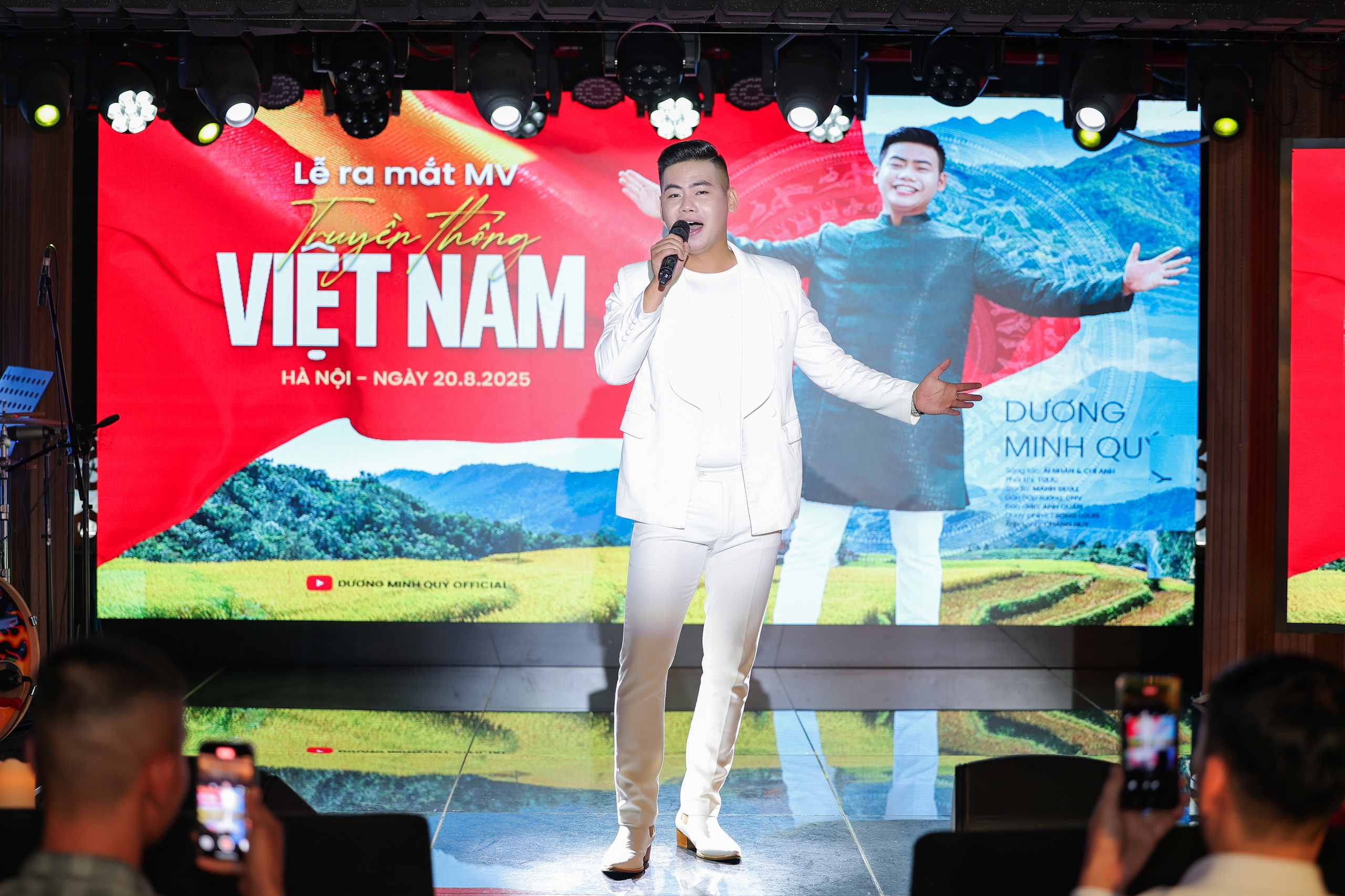 Ca sĩ đạt Huy chương V&agrave;ng &acirc;m nhạc quốc tế tr&igrave;nh l&agrave;ng MV "Truyền thống Việt Nam"- Ảnh 4.