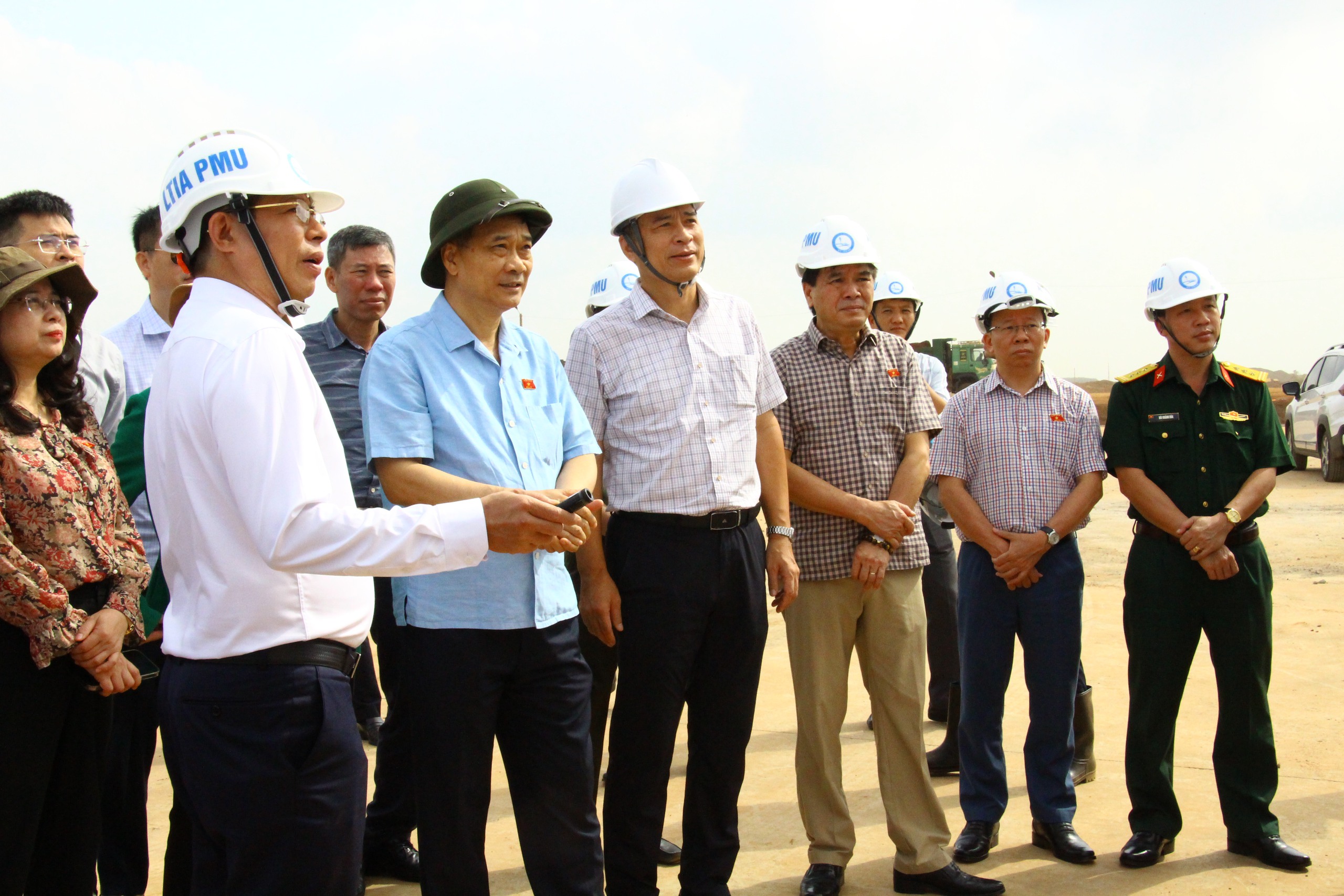 Ph&oacute; chủ tịch Quốc hội kiểm tra s&acirc;n bay Long Th&agrave;nh: L&agrave;m nhanh nhưng phải đảm bảo chất lượng- Ảnh 1.