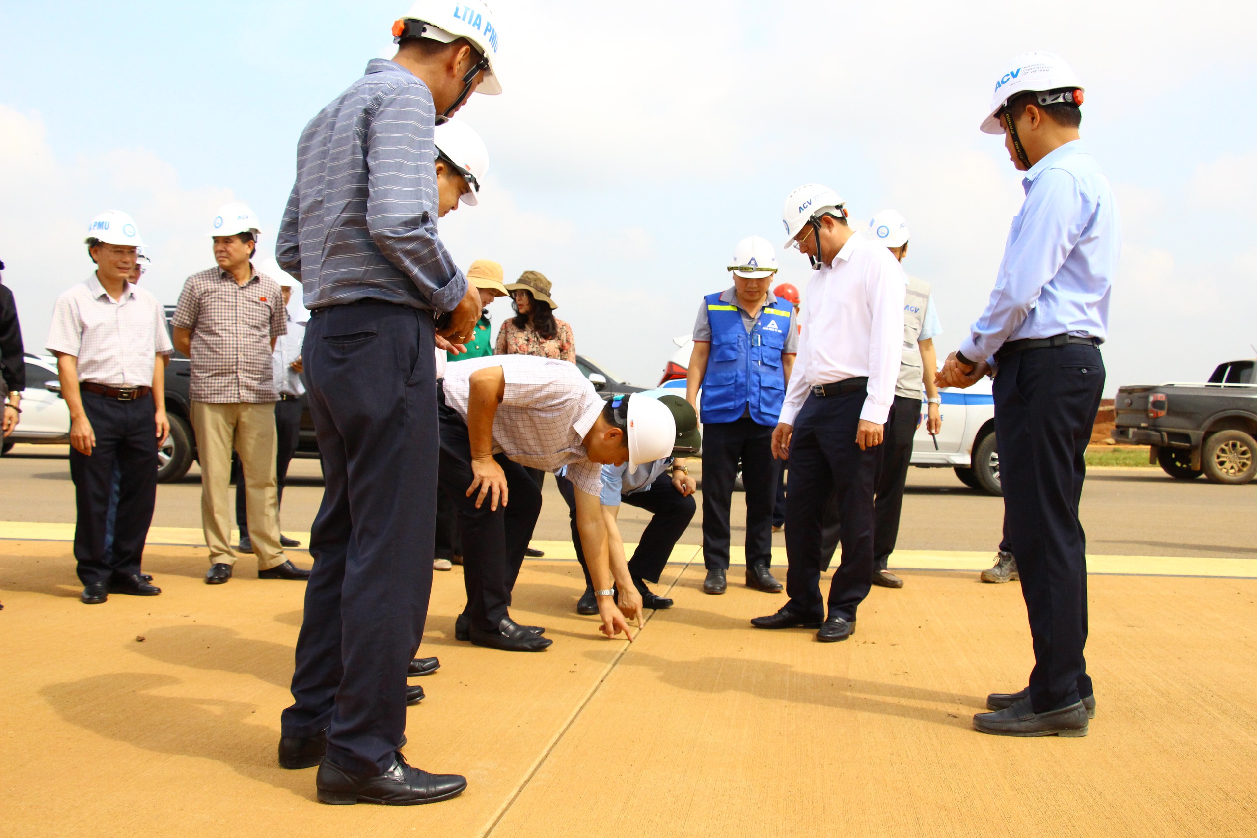 Ph&oacute; chủ tịch Quốc hội kiểm tra s&acirc;n bay Long Th&agrave;nh: L&agrave;m nhanh nhưng phải đảm bảo chất lượng- Ảnh 3.