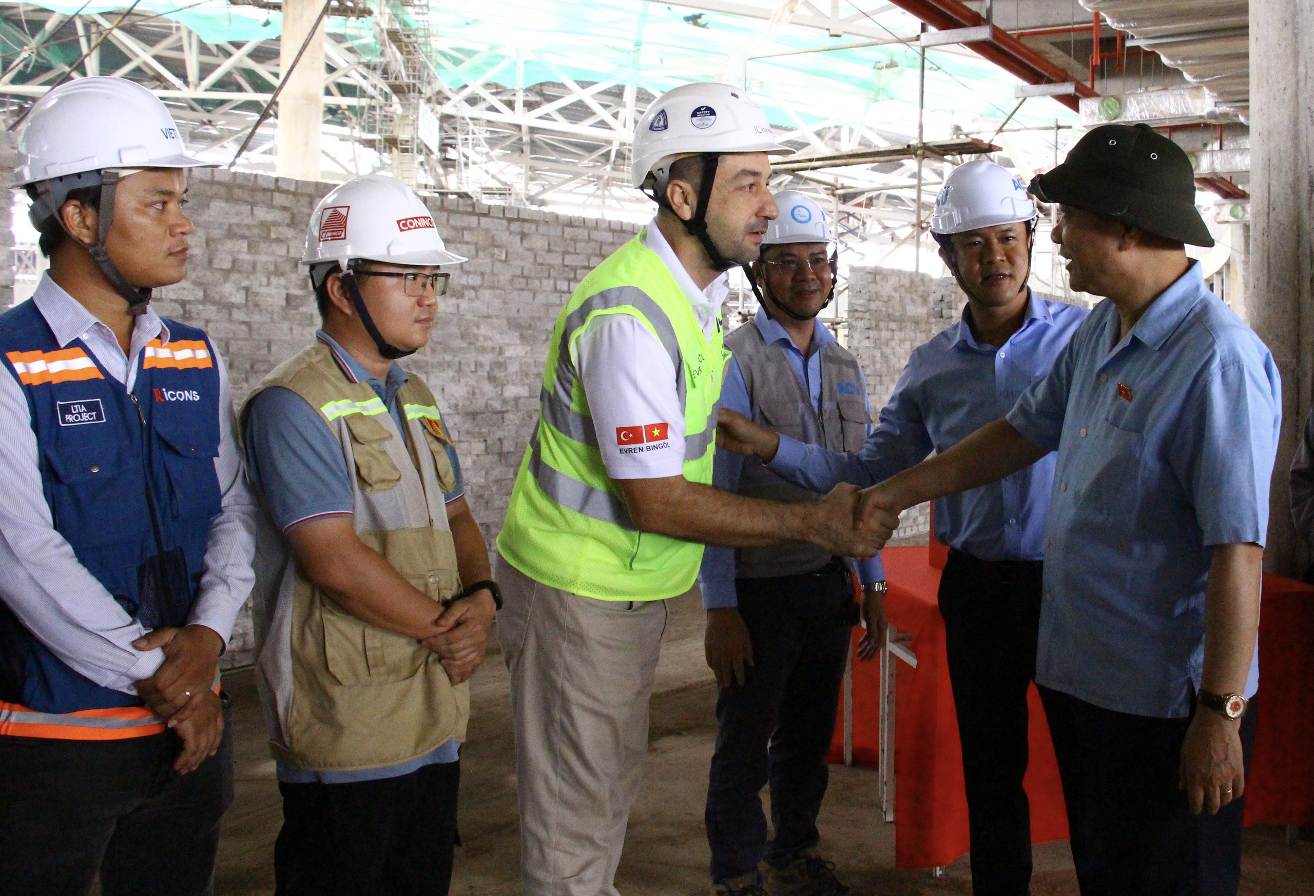 Ph&oacute; chủ tịch Quốc hội kiểm tra s&acirc;n bay Long Th&agrave;nh: L&agrave;m nhanh nhưng phải đảm bảo chất lượng- Ảnh 13.