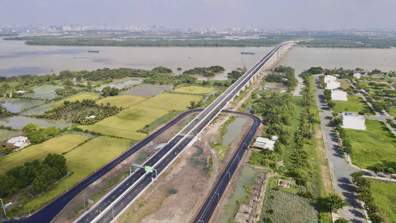 Đồng Nai: Dốc lực cho s&acirc;n bay Long Th&agrave;nh, đường giao th&ocirc;ng v&agrave; giải ng&acirc;n đầu tư c&ocirc;ng- Ảnh 2.