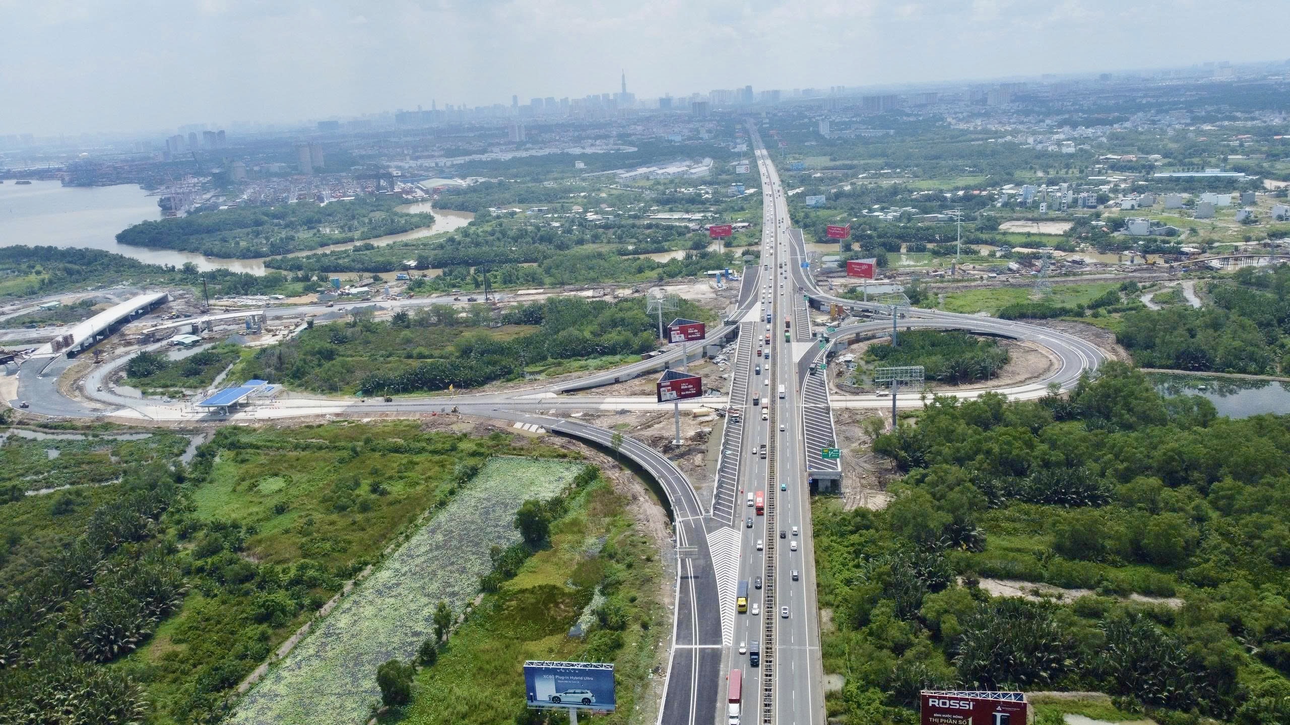 Người dân phấn khởi qua cầu Nhơn Trạch trong ngày đầu thông xe- Ảnh 7. Người dân phấn khởi qua cầu Nhơn Trạch trong ngày đầu thông xe- Ảnh 7.