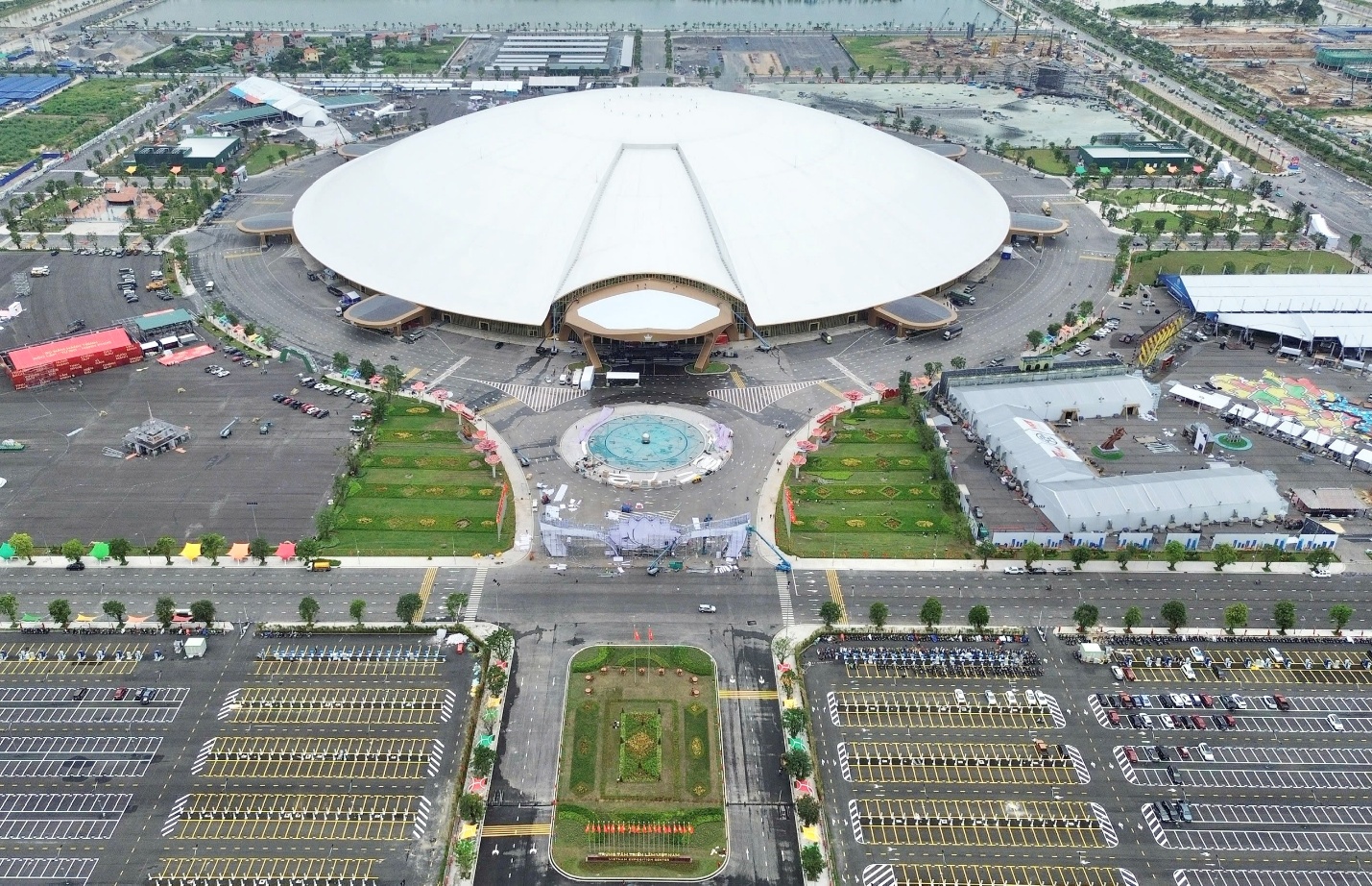 Vietnam inaugurates and breaks ground on 250 major projects for national development- Ảnh 2. Vietnam inaugurates and breaks ground on 250 major projects for national development- Ảnh 2.