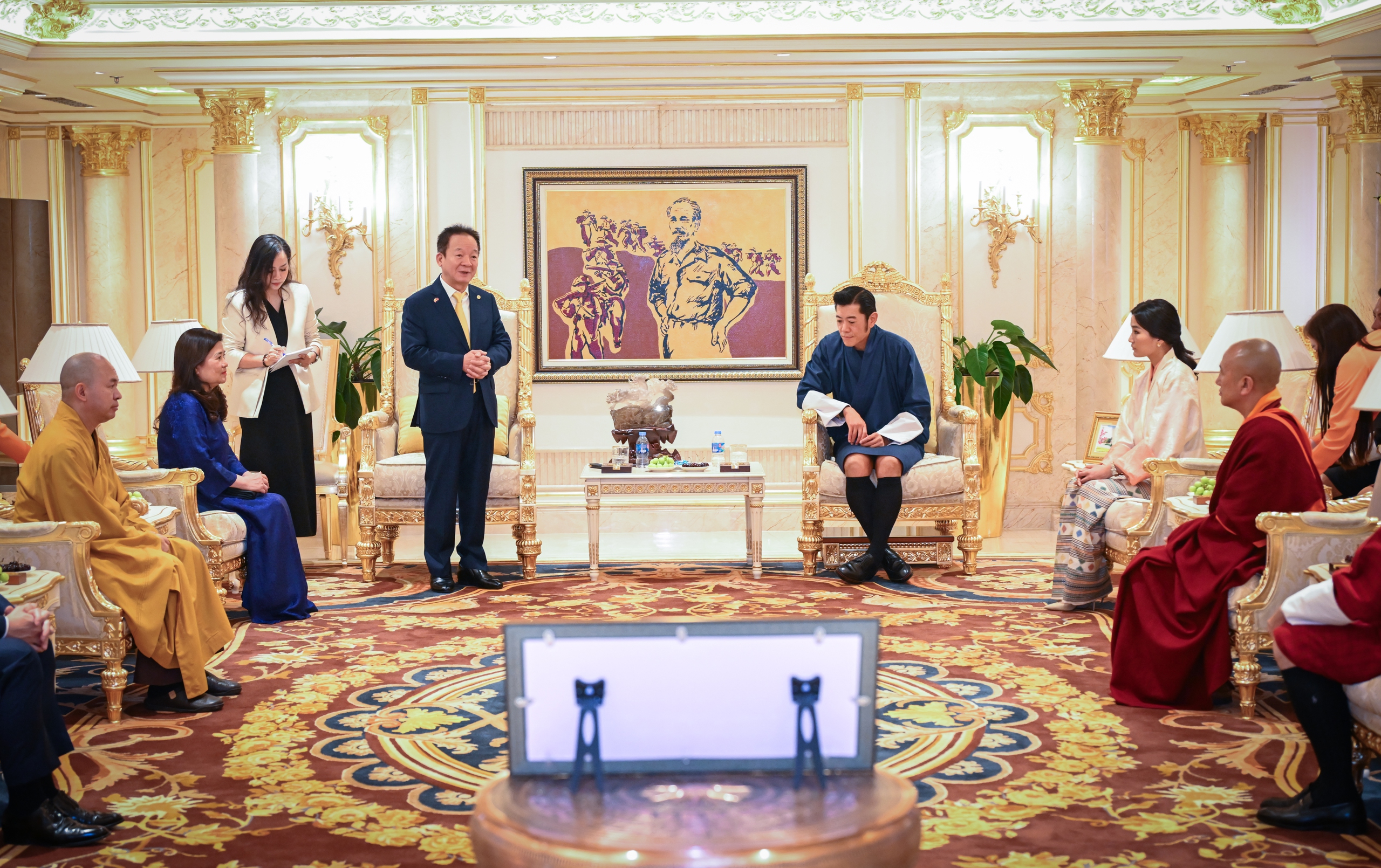 Quốc vương Bhutan và Hoàng hậu tới thăm Tập đoàn T&T Group- Ảnh 2. Quốc vương Bhutan và Hoàng hậu tới thăm Tập đoàn T&T Group- Ảnh 2.