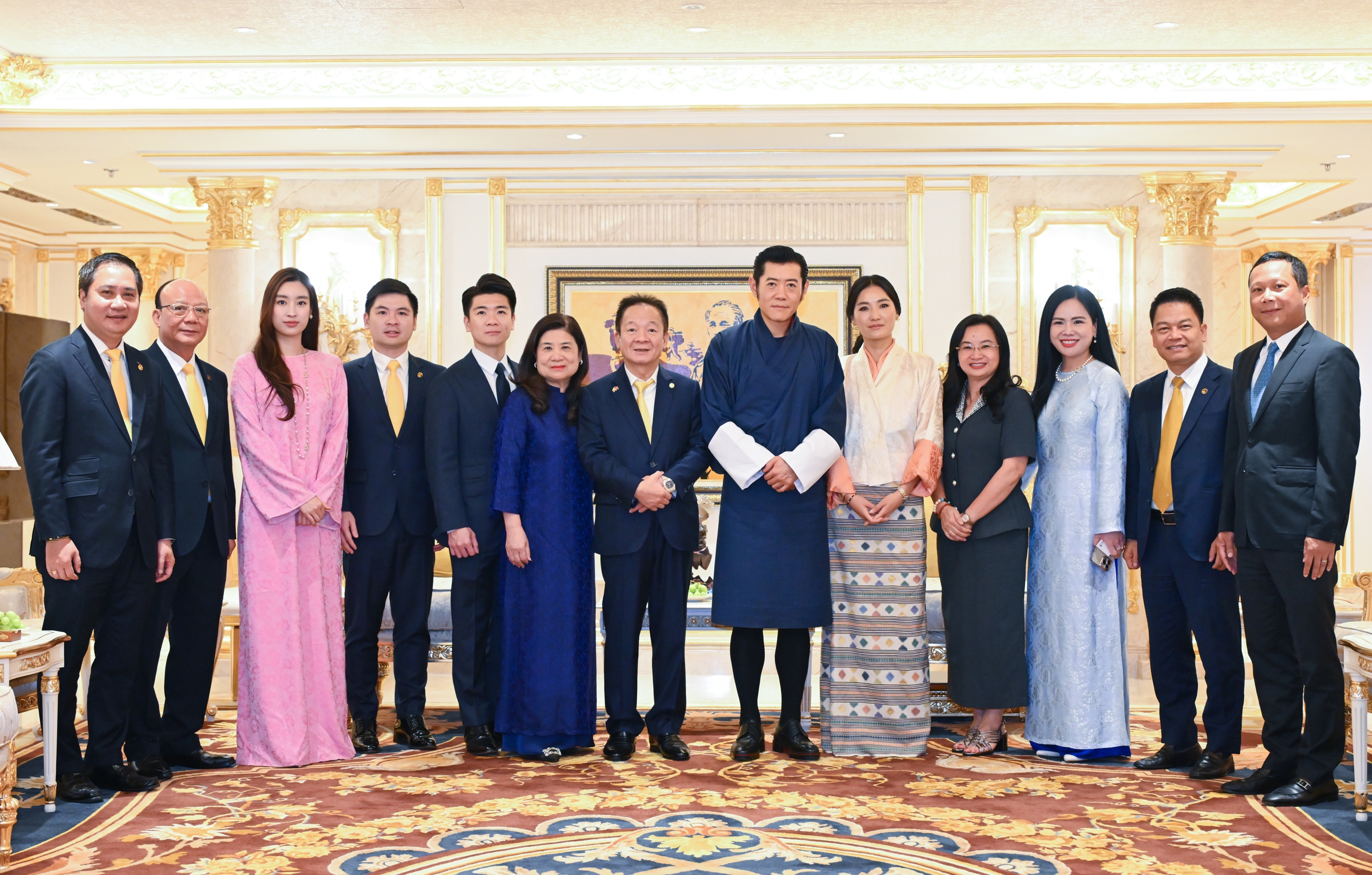 Quốc vương Bhutan và Hoàng hậu tới thăm Tập đoàn T&T Group- Ảnh 3. Quốc vương Bhutan và Hoàng hậu tới thăm Tập đoàn T&T Group- Ảnh 3.