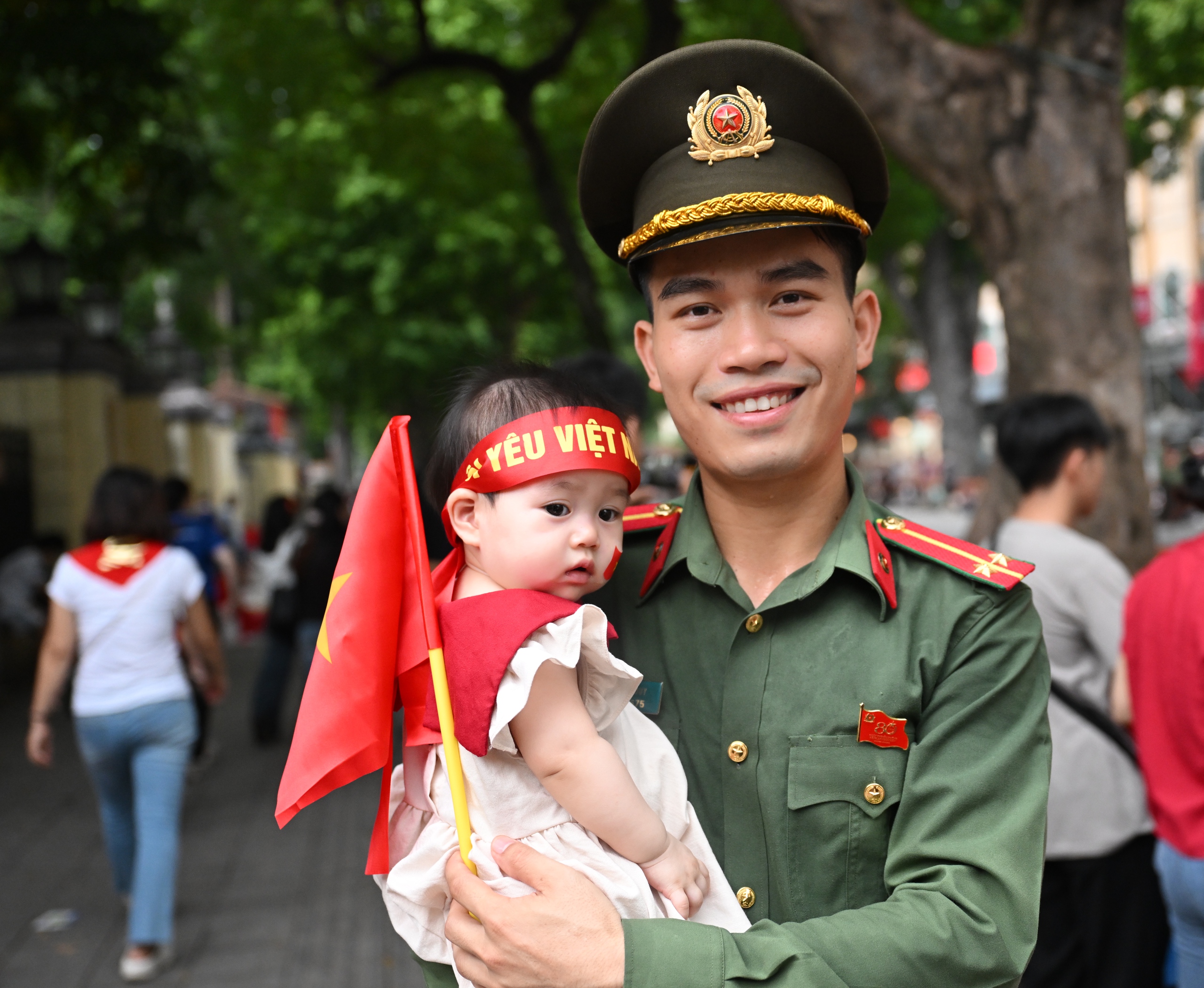 Người d&acirc;n chen ch&acirc;n xem tổng hợp luyện diễu binh, diễu h&agrave;nh tại Quảng trường Ba Đ&igrave;nh- Ảnh 22.