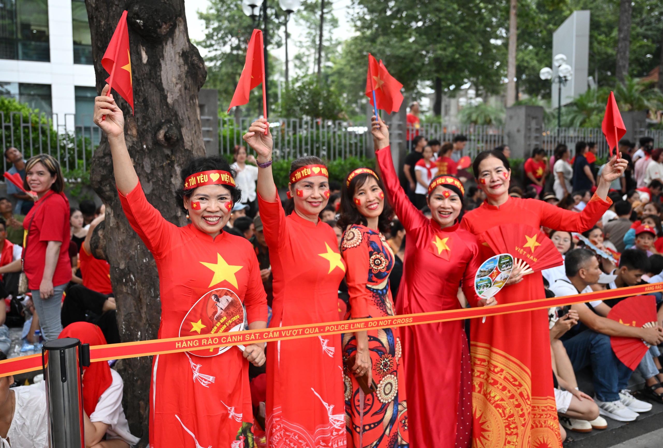Người d&acirc;n chen ch&acirc;n xem tổng hợp luyện diễu binh, diễu h&agrave;nh tại Quảng trường Ba Đ&igrave;nh- Ảnh 19.