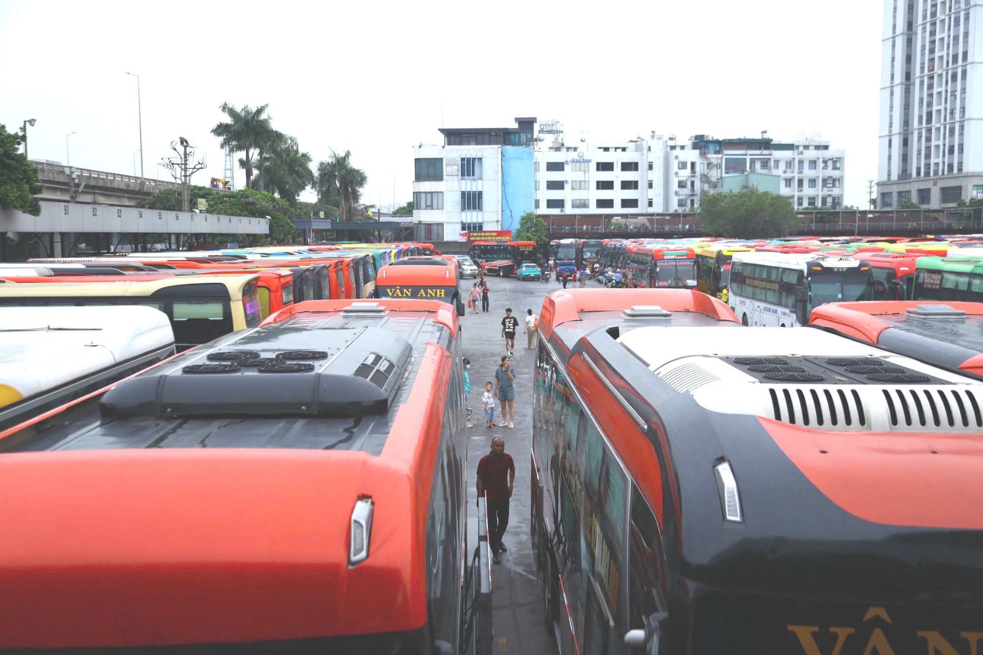 Bến xe H&agrave; Nội sẵn s&agrave;ng đ&oacute;n kh&aacute;ch dịp cao điểm nghỉ lễ 2/9- Ảnh 1.