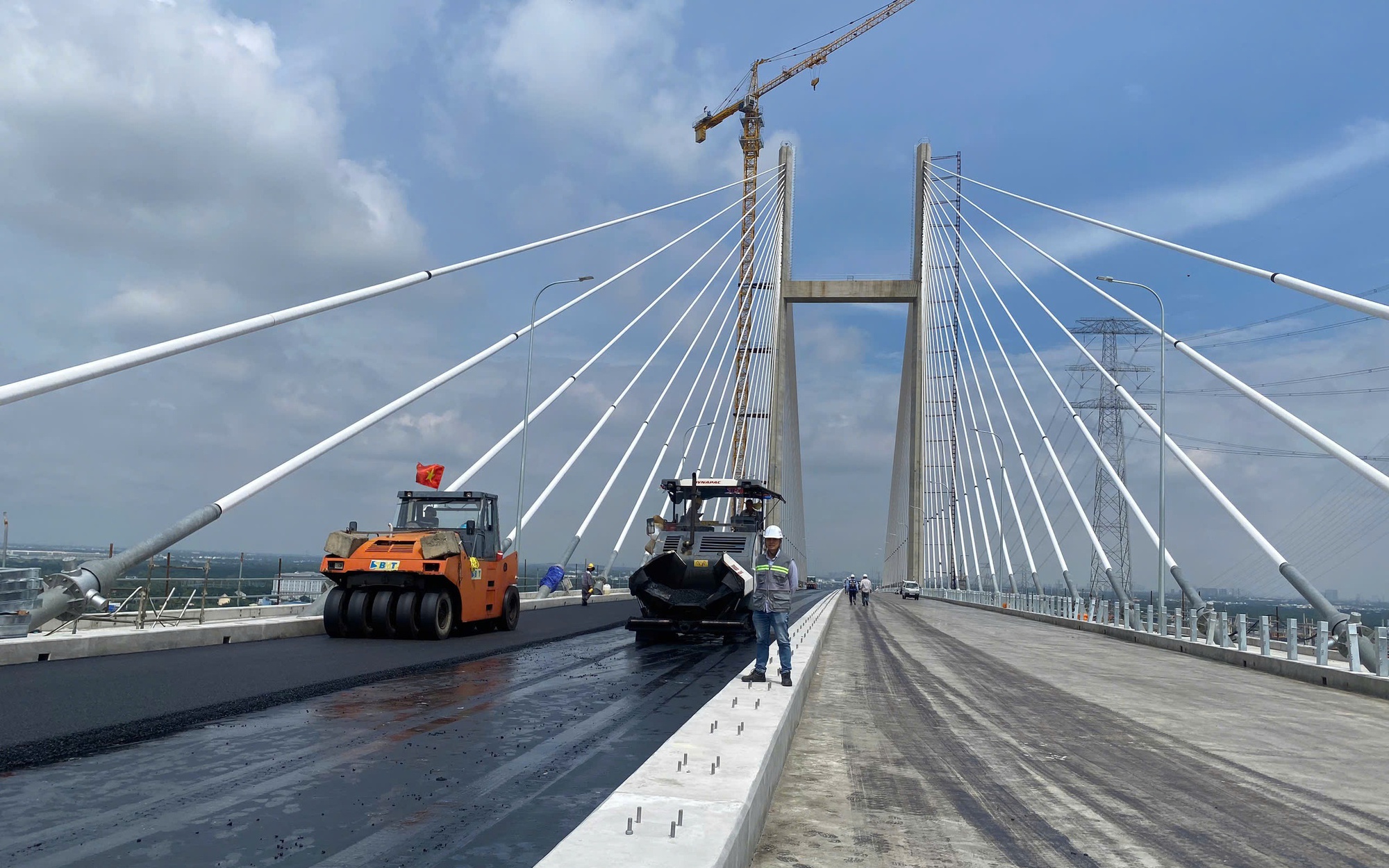 Ngắm cầu B&igrave;nh Kh&aacute;nh cao tốc Bến Lức - Long Th&agrave;nh đang băng băng về đ&iacute;ch