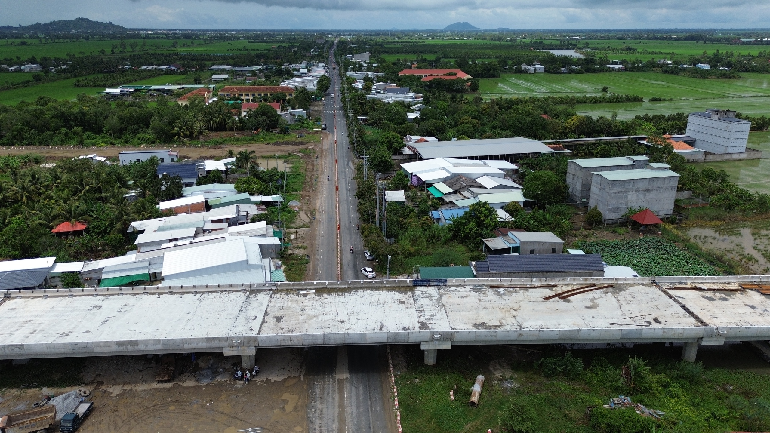 Đo&agrave;n c&ocirc;ng t&aacute;c Quốc hội khảo s&aacute;t dự &aacute;n cao tốc Ch&acirc;u Đốc - Cần Thơ - S&oacute;c Trăng tại An Giang- Ảnh 3.