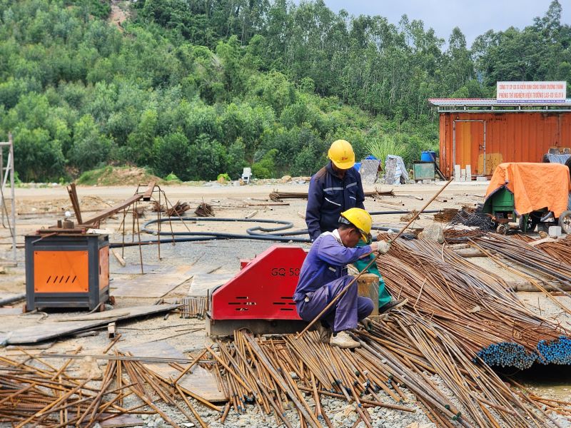 Dự &aacute;n 2.400 tỷ đồng ở Thanh H&oacute;a thi c&ocirc;ng thần tốc dưới nắng gắt- Ảnh 1.