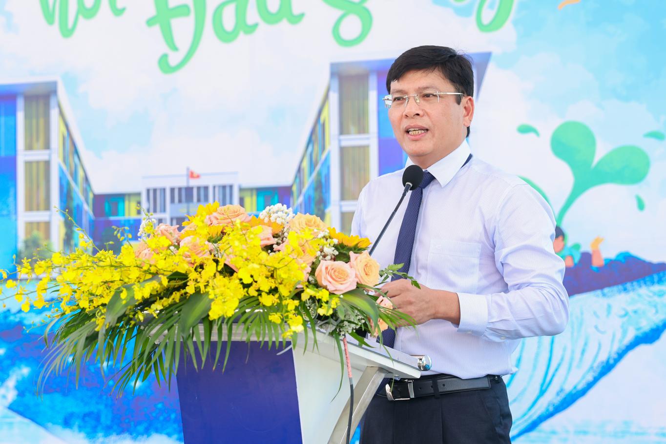 H&ograve;a Ph&aacute;t b&agrave;n giao ng&ocirc;i trường trị gi&aacute; 42 tỷ đồng cho tỉnh Quảng Ng&atilde;i- Ảnh 1.