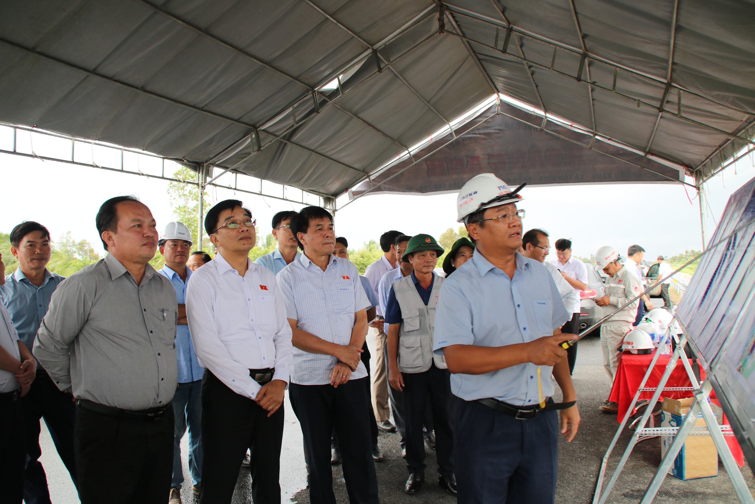 Đẩy nhanh tiến độ, dự &aacute;n cao tốc Ch&acirc;u Đốc - Cần Thơ - S&oacute;c Trăng gặp kh&oacute; v&igrave; thiếu c&aacute;t- Ảnh 2.