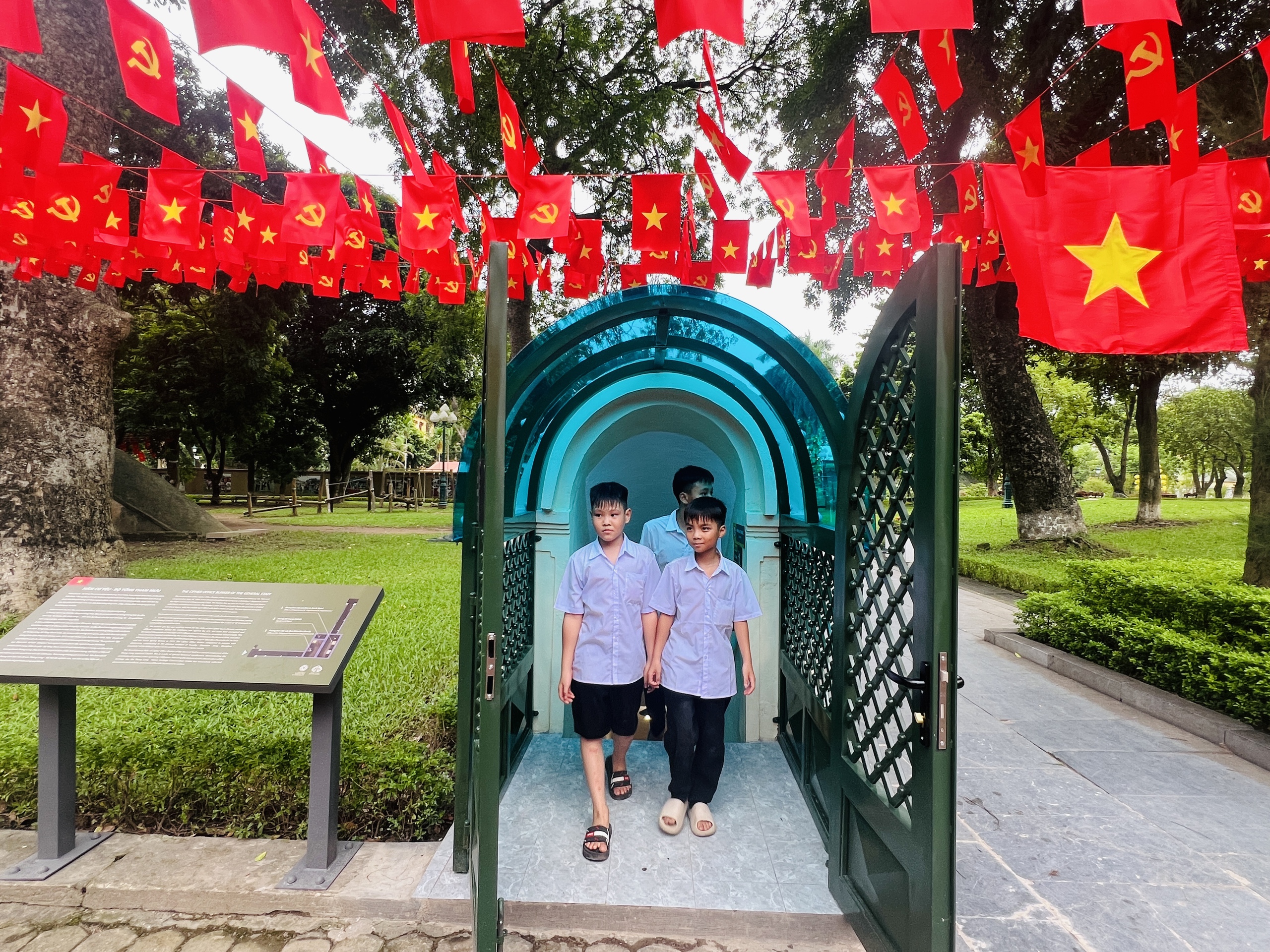 Kh&aacute;m ph&aacute; hầm b&iacute; mật trong l&ograve;ng Ho&agrave;ng th&agrave;nh Thăng Long lần đầu mở cửa- Ảnh 4.