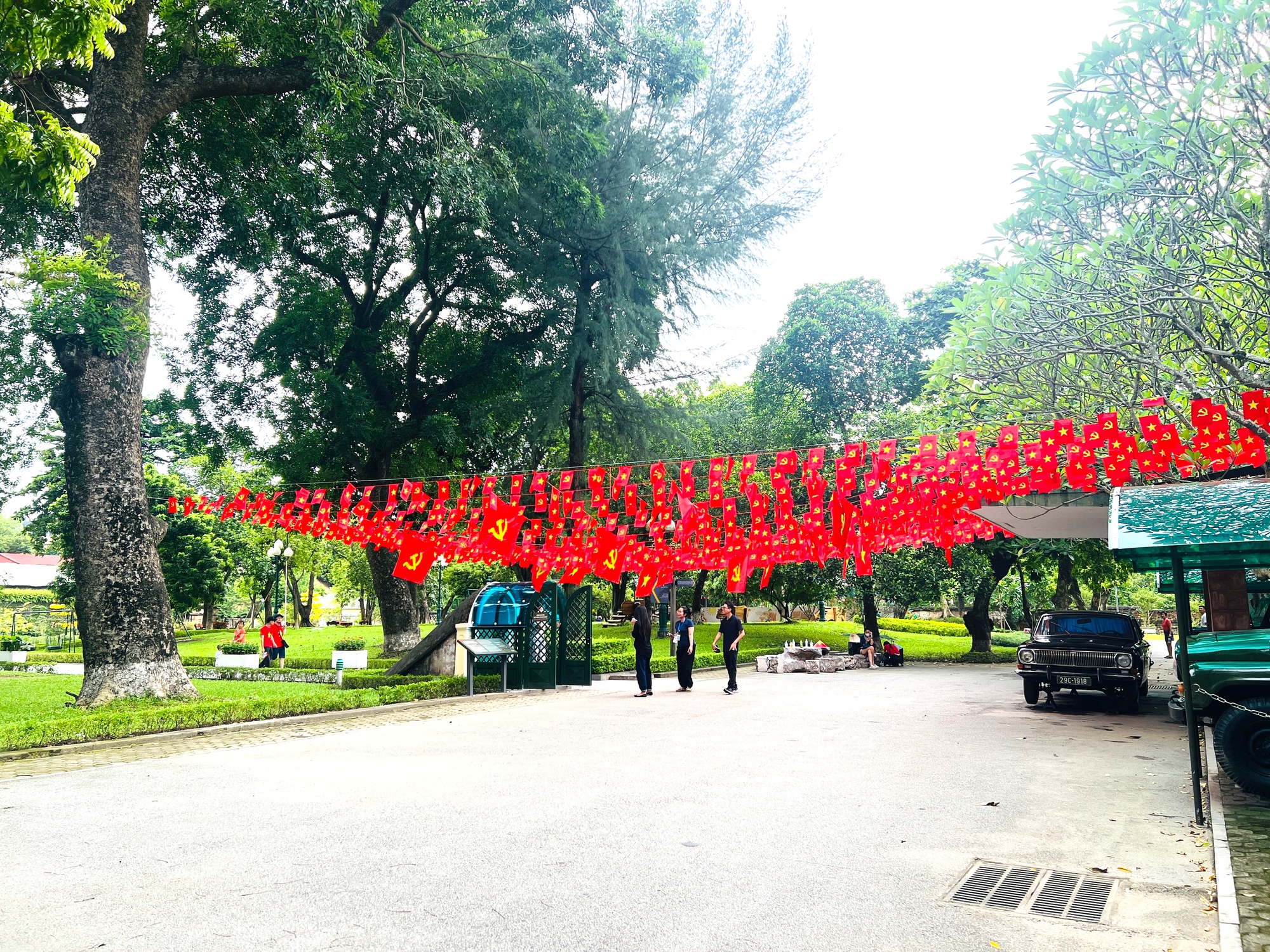 Kh&aacute;m ph&aacute; hầm b&iacute; mật trong l&ograve;ng Ho&agrave;ng th&agrave;nh Thăng Long lần đầu mở cửa- Ảnh 1.