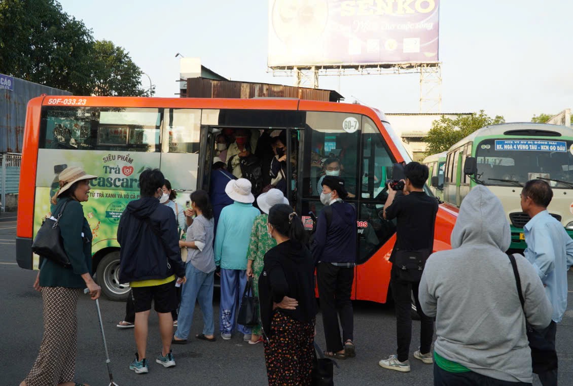 Người d&acirc;n Đồng Nai than khổ v&igrave; xe bu&yacute;t 150 đổi lộ tr&igrave;nh, ng&agrave;nh vận tải TP.HCM n&oacute;i g&igrave;?- Ảnh 2.