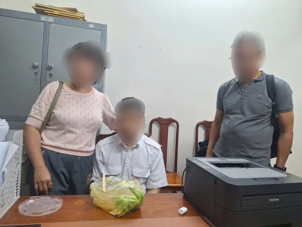 Công an TP.HCM giải cứu thanh niên 22 tuổi bị bắt cóc online- Ảnh 1. Công an TP.HCM giải cứu thanh niên 22 tuổi bị bắt cóc online- Ảnh 1.