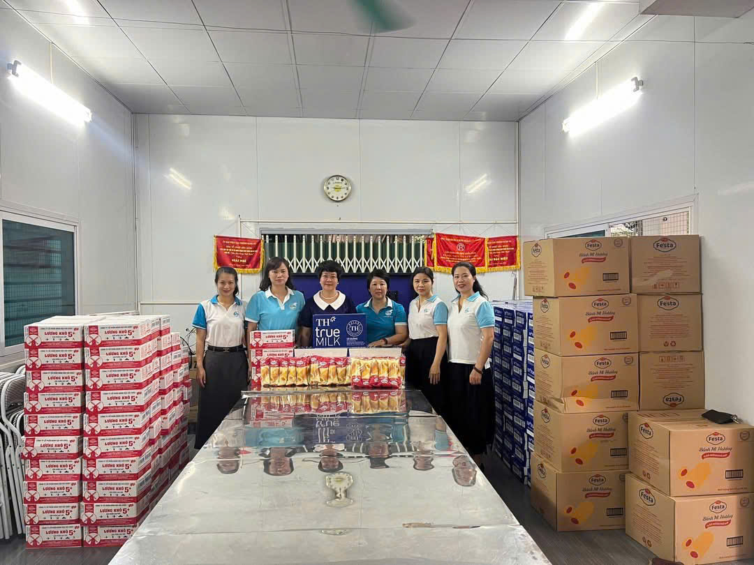 Phụ nữ Thủ đ&ocirc; ph&aacute;t nước, đồ ăn miễn ph&iacute; cho b&agrave; con xem hợp luyện diễu binh 2/9- Ảnh 20.