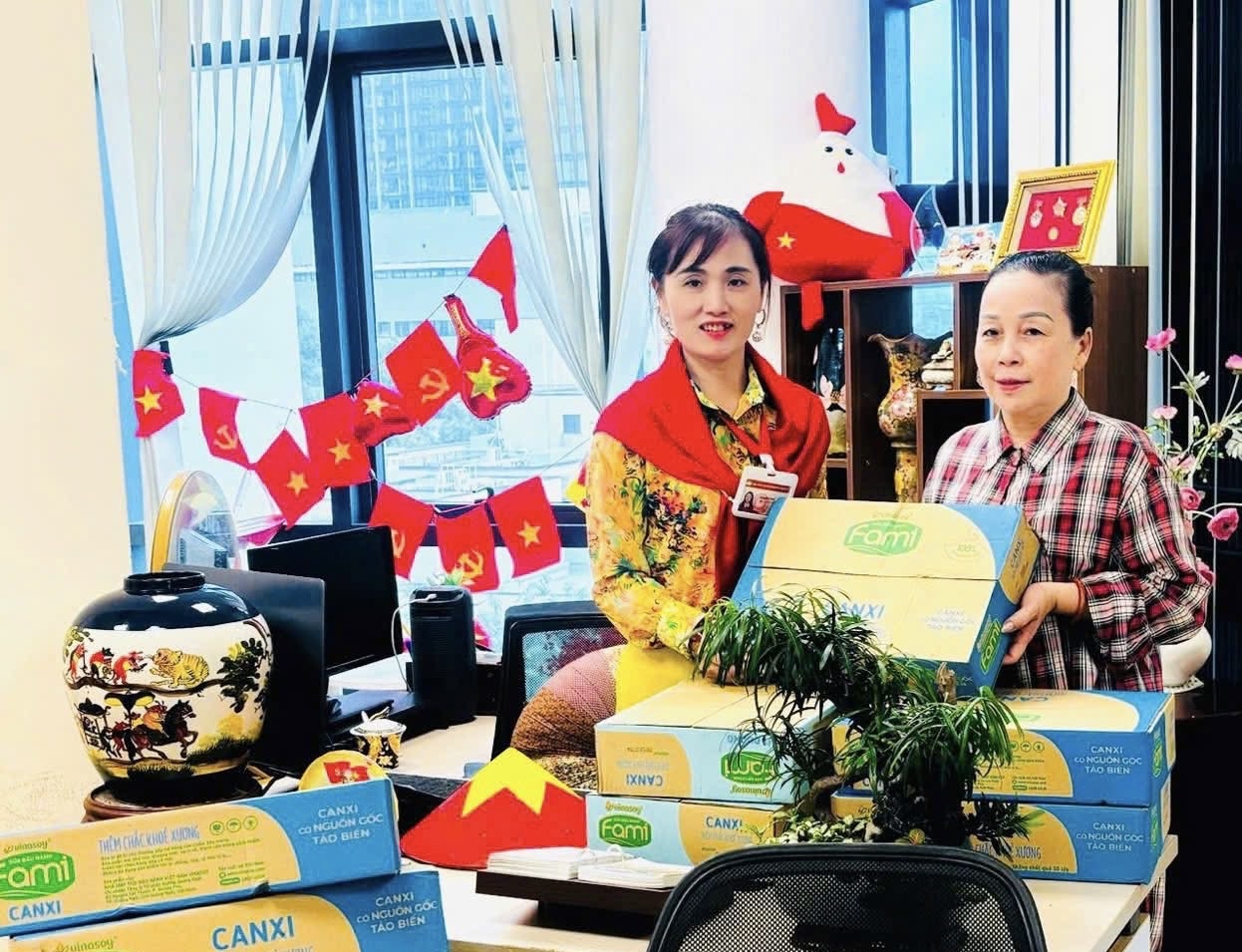 Phụ nữ Thủ đ&ocirc; ph&aacute;t nước, đồ ăn miễn ph&iacute; cho b&agrave; con xem hợp luyện diễu binh 2/9- Ảnh 15.